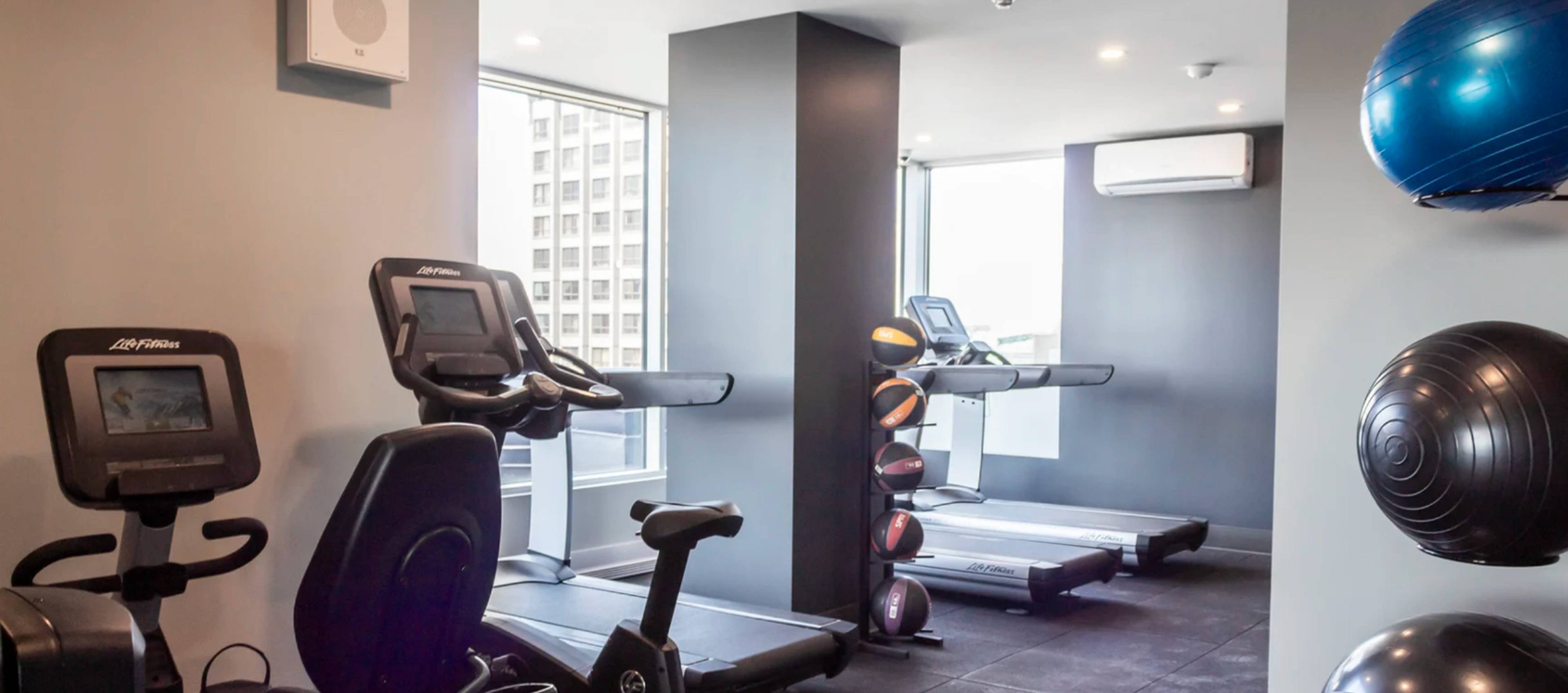 2201 2121 Rue Saint Mathieu, Montreal, QC Studio Apartment for Rent