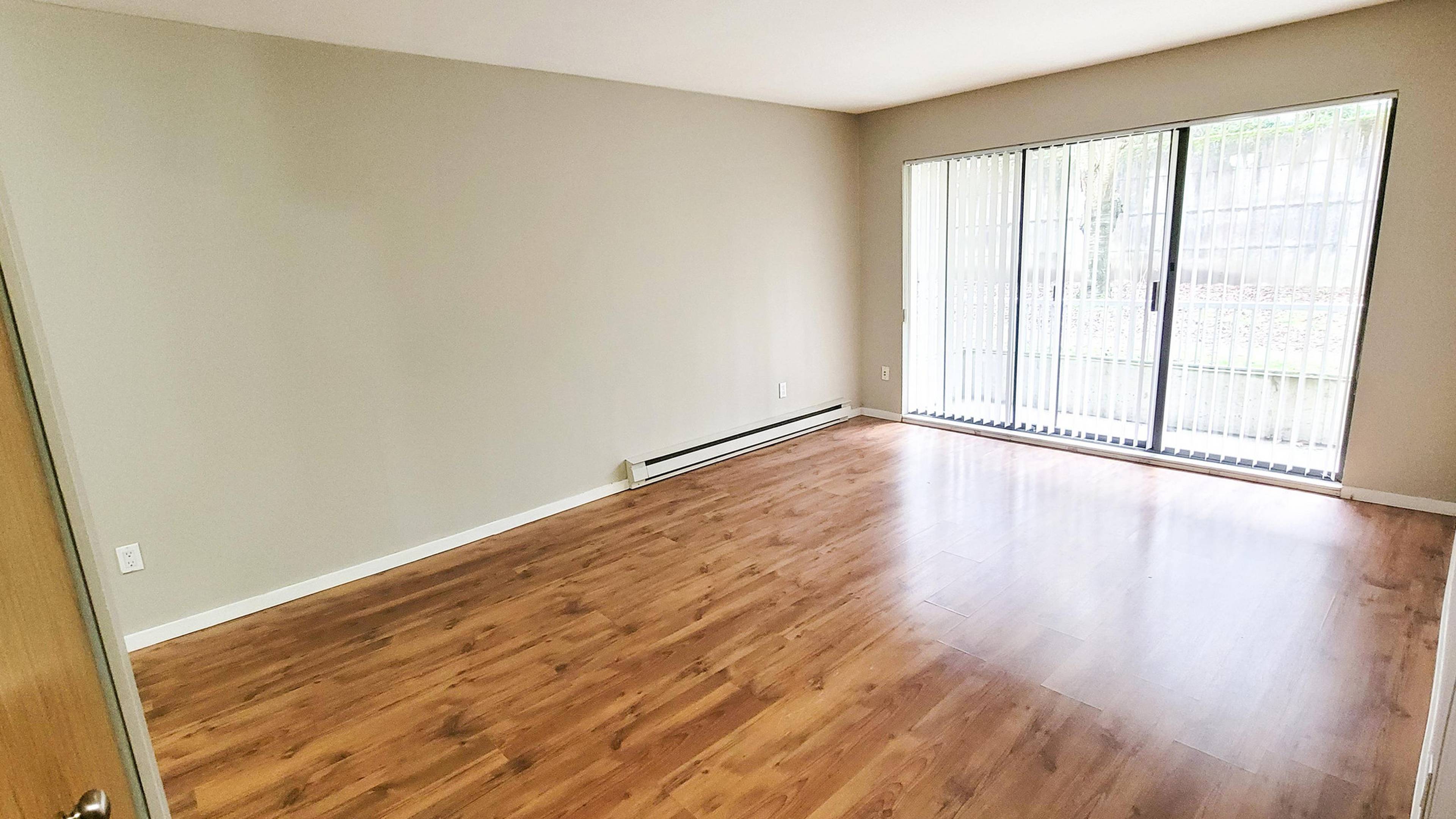 1 ch.  · 1 s. de bains for rent $1,450 / mois
