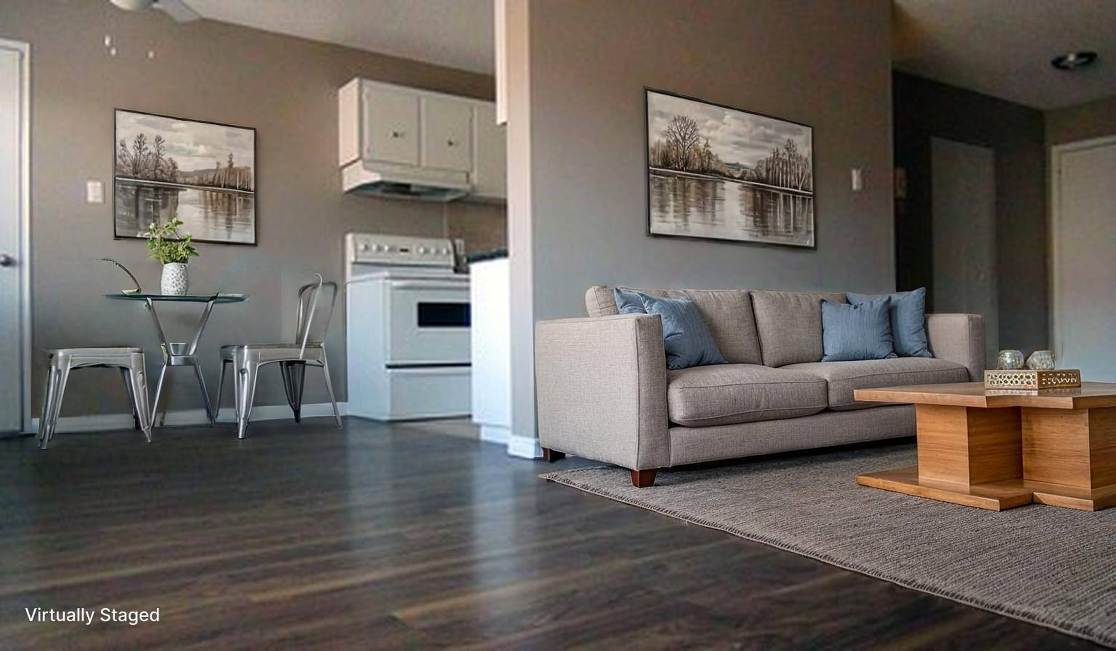 1 ch.  · 1 s. de bains for rent $1,100 / mois