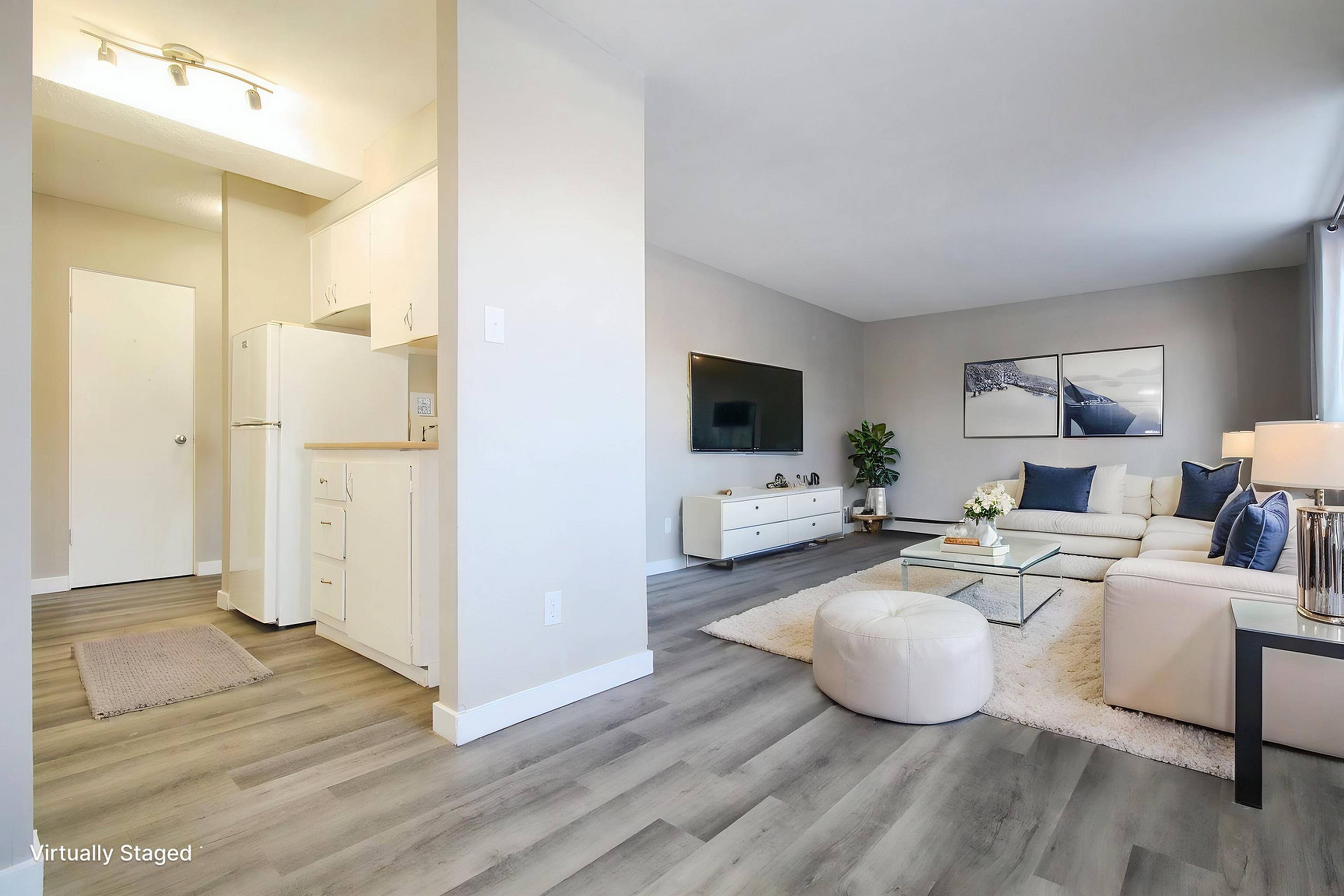 2 室  · 1 卫 for rent $1,100 / 月