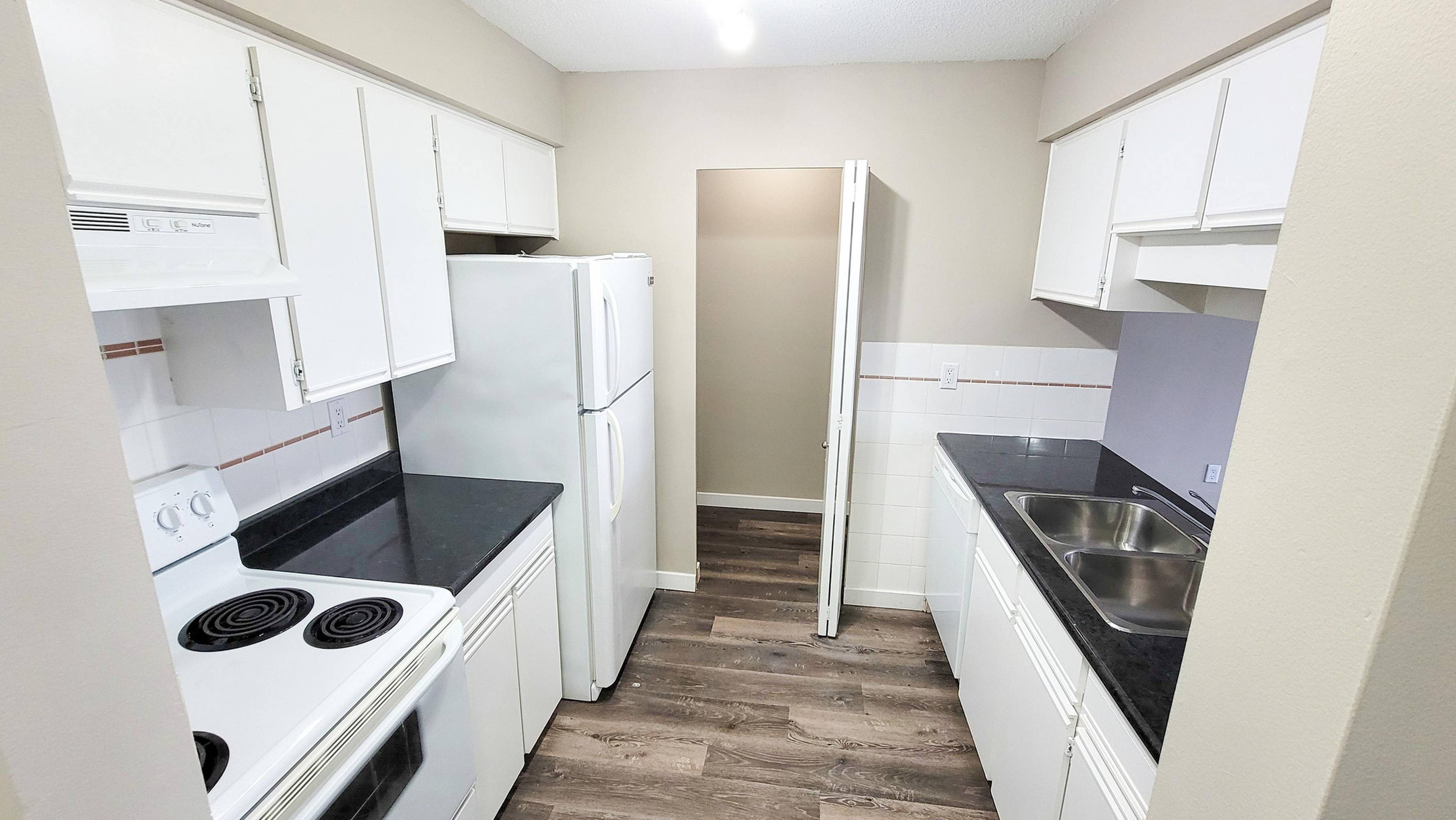 1 ch.  · 1 s. de bains for rent $1,475 / mois