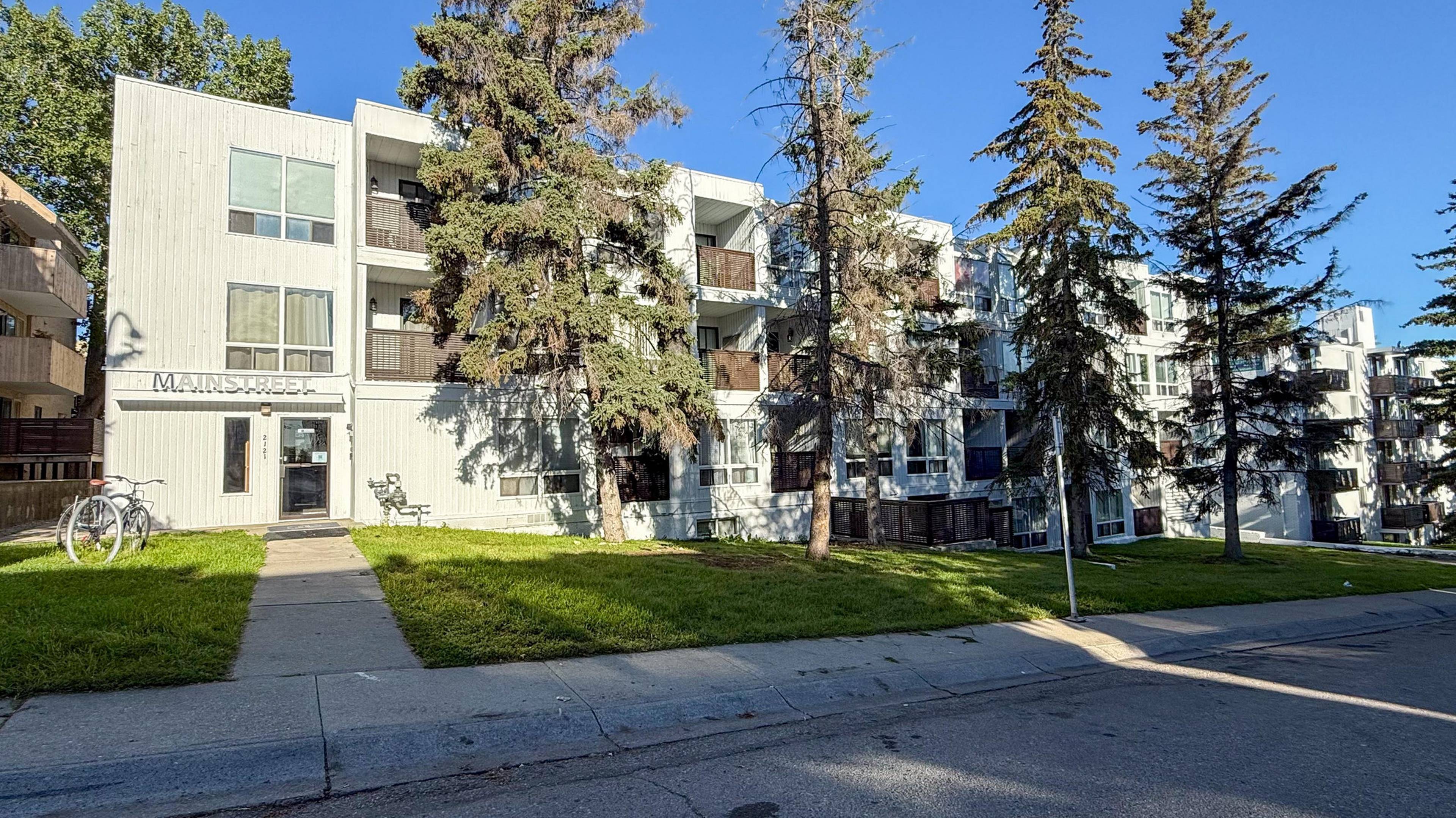 1 ch.  · 1 s. de bains for rent $1,200 / mois