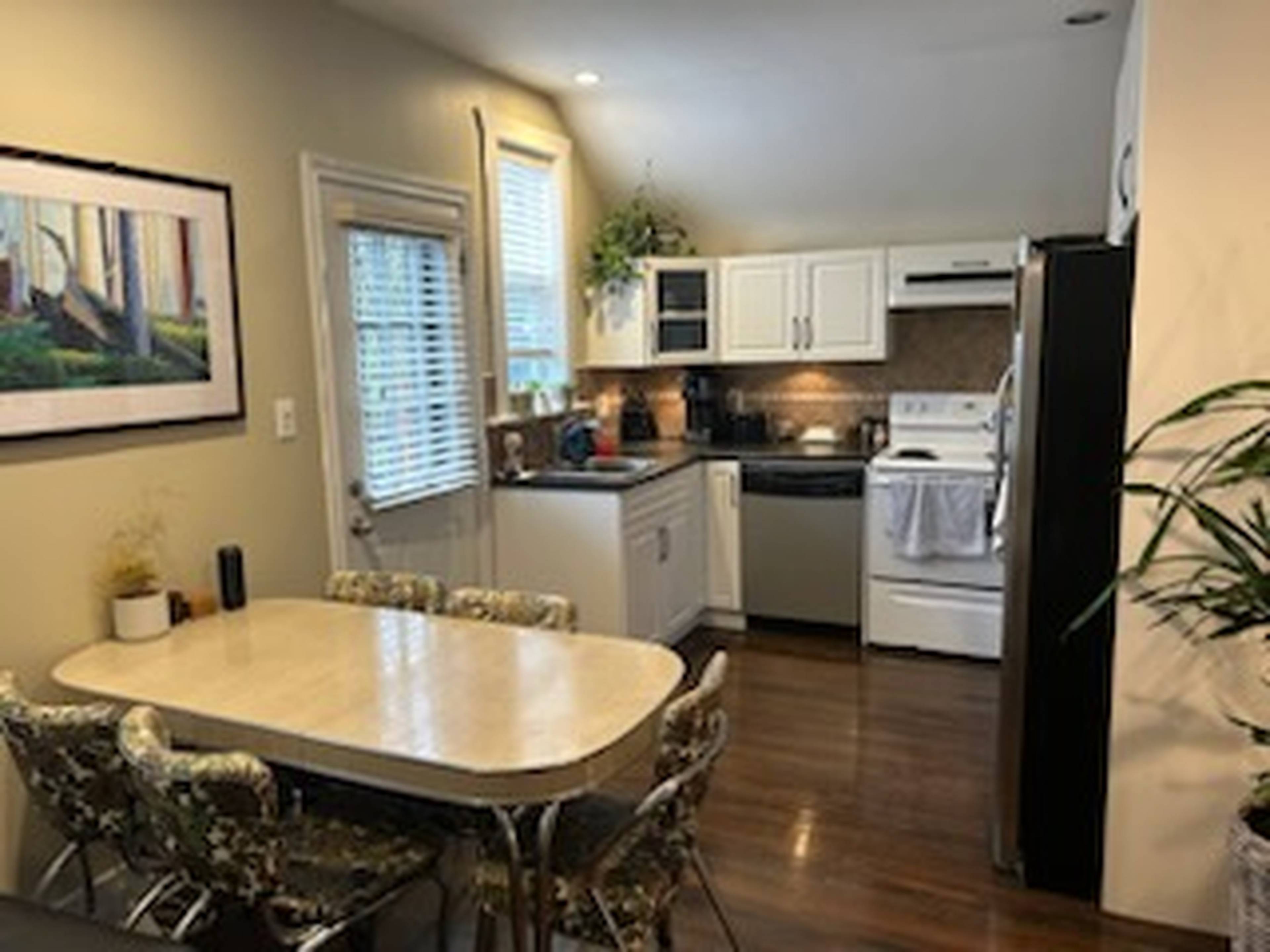 1936 Grant St, Vancouver, BC 2 Bedroom Room for Rent liv.rent