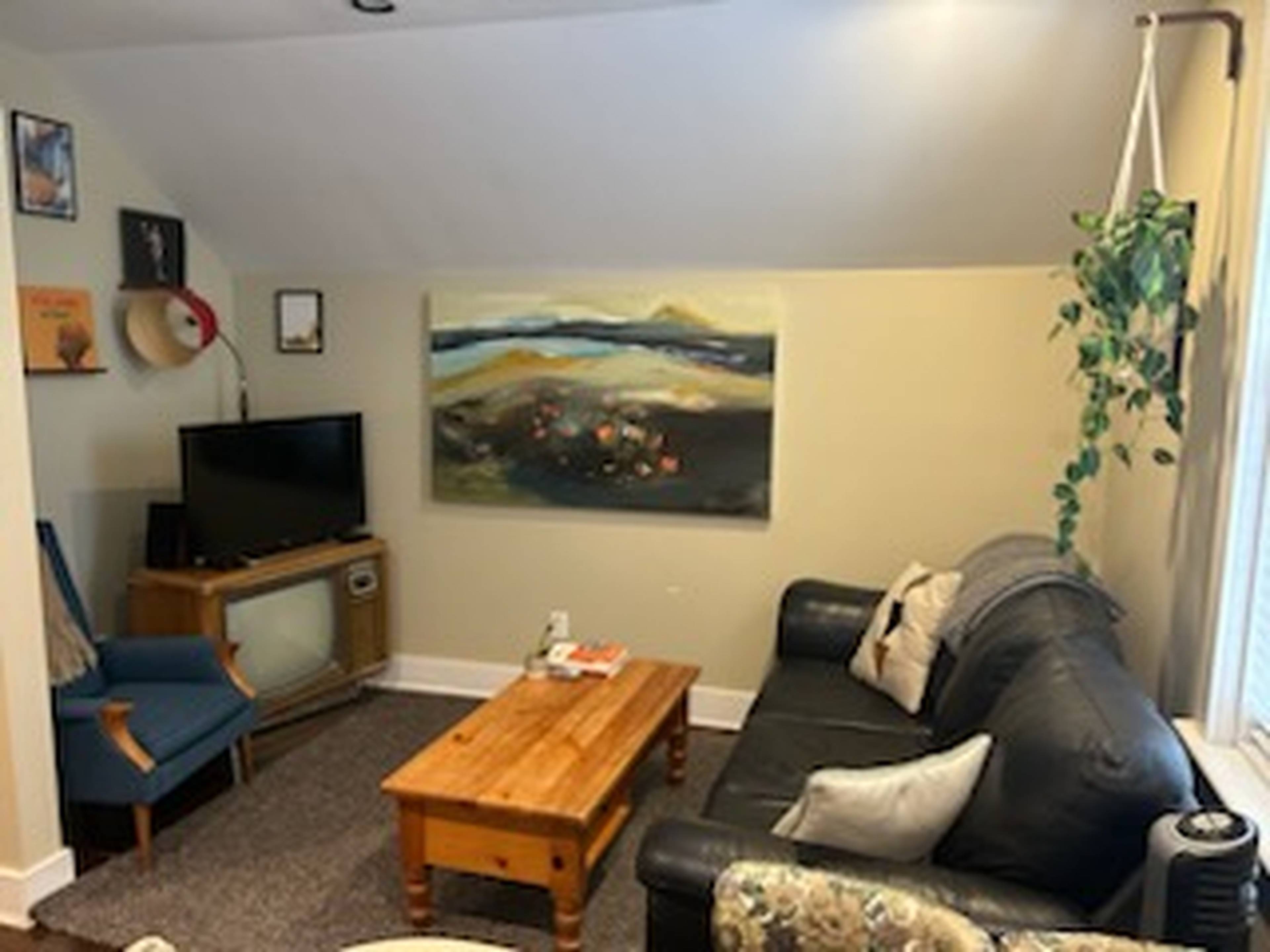 1936 Grant St, Vancouver, BC 2 Bedroom Room for Rent liv.rent