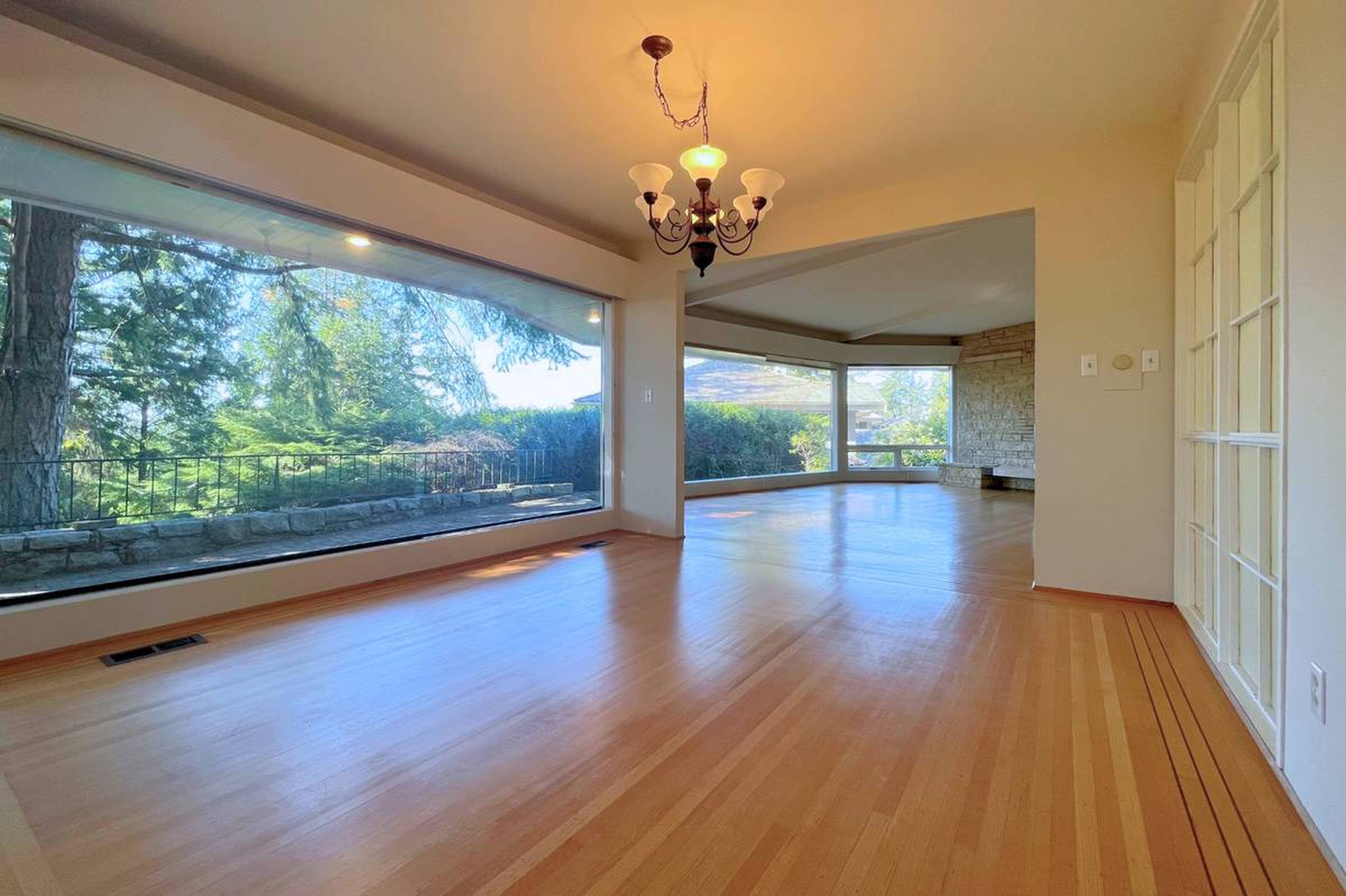 Woodpark Road, West Vancouver, BC 4 Bedroom House for Rent liv.rent
