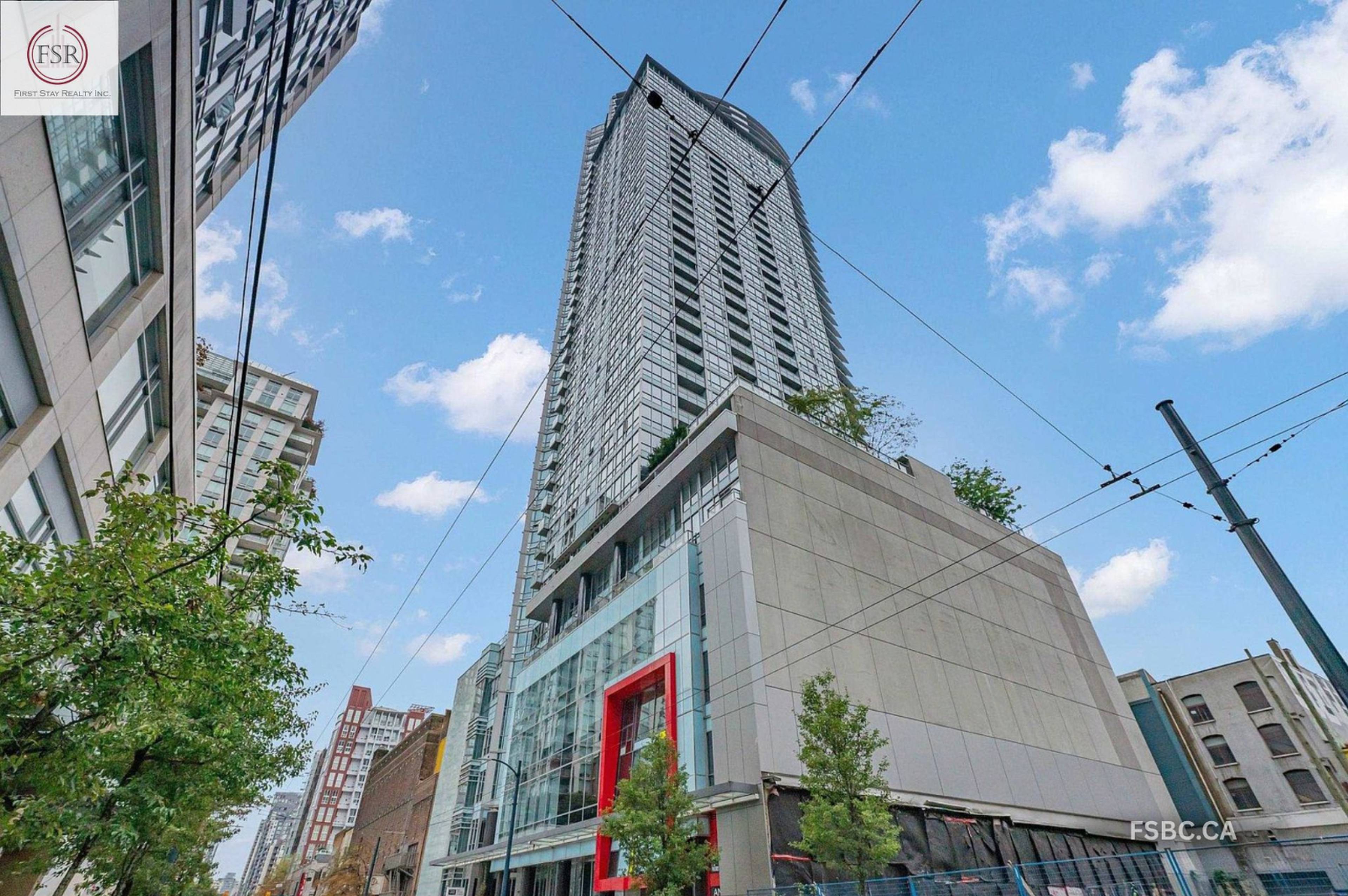 1 ch.  · 1 s. de bains for rent $2,980 / mois