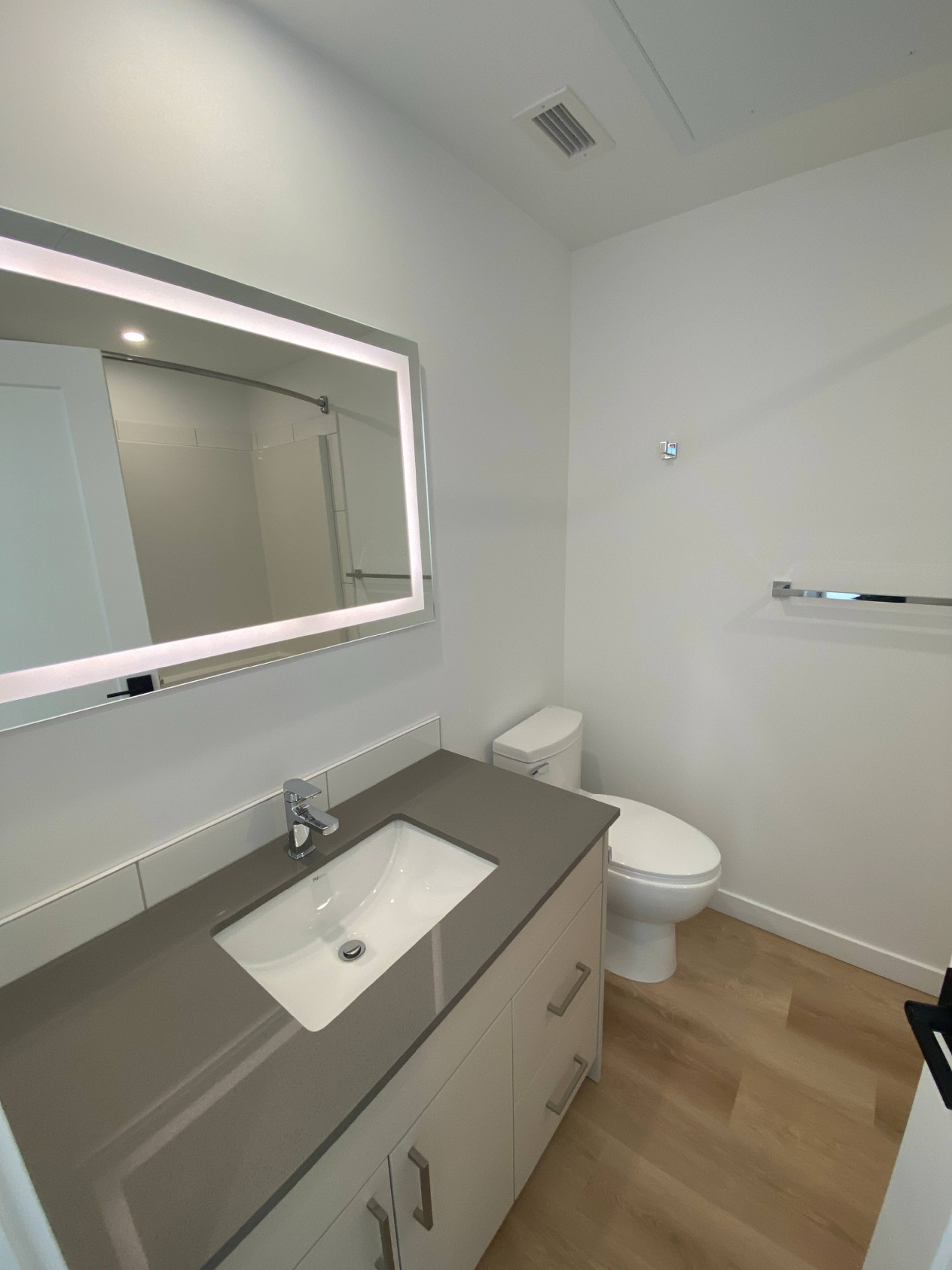 538 1274 Devonshire Ave, Kelowna, BC Studio Apartment for Rent