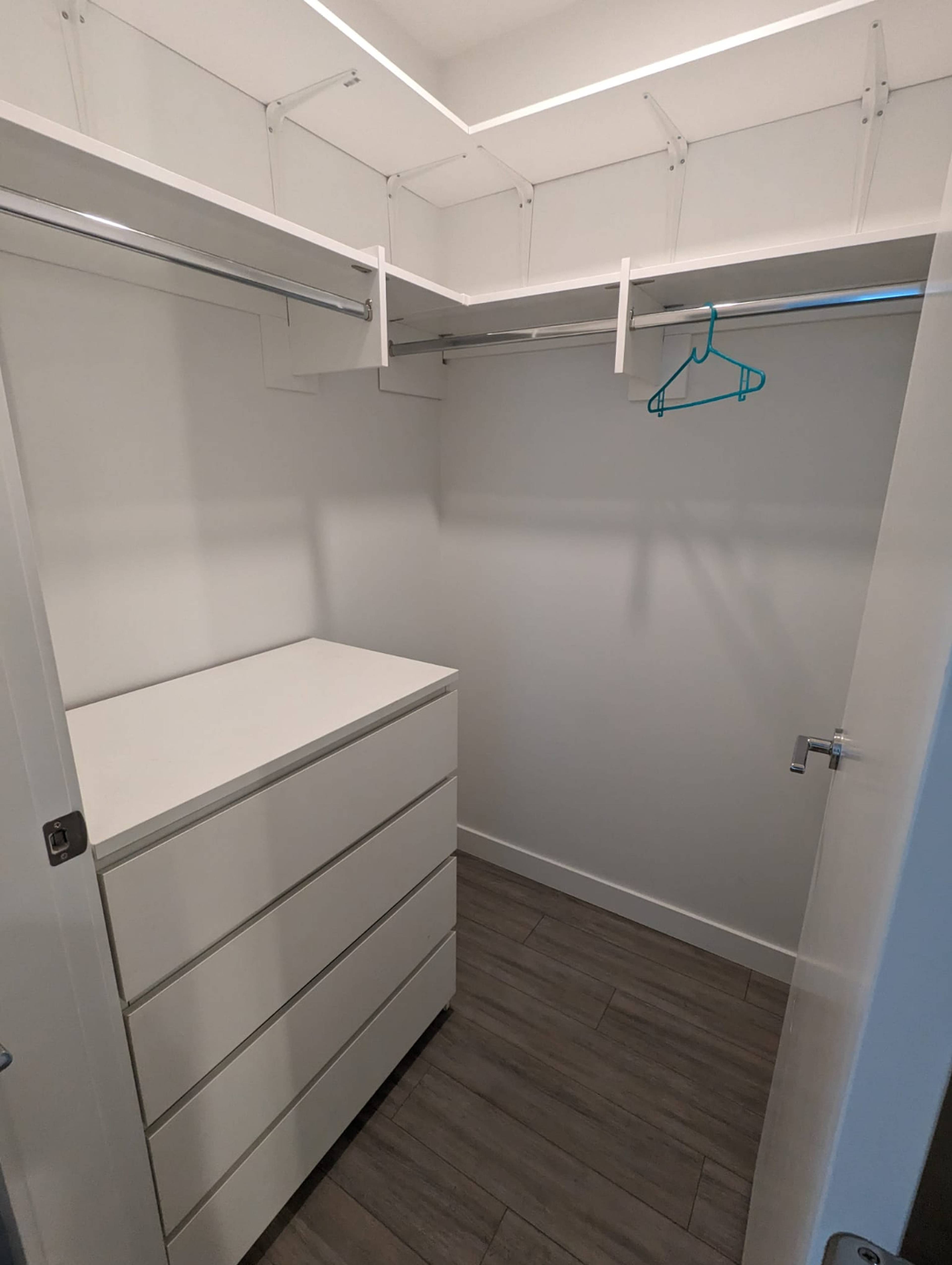 13615 Fraser Hwy, Surrey, BC Furnished Room for Rent liv.rent