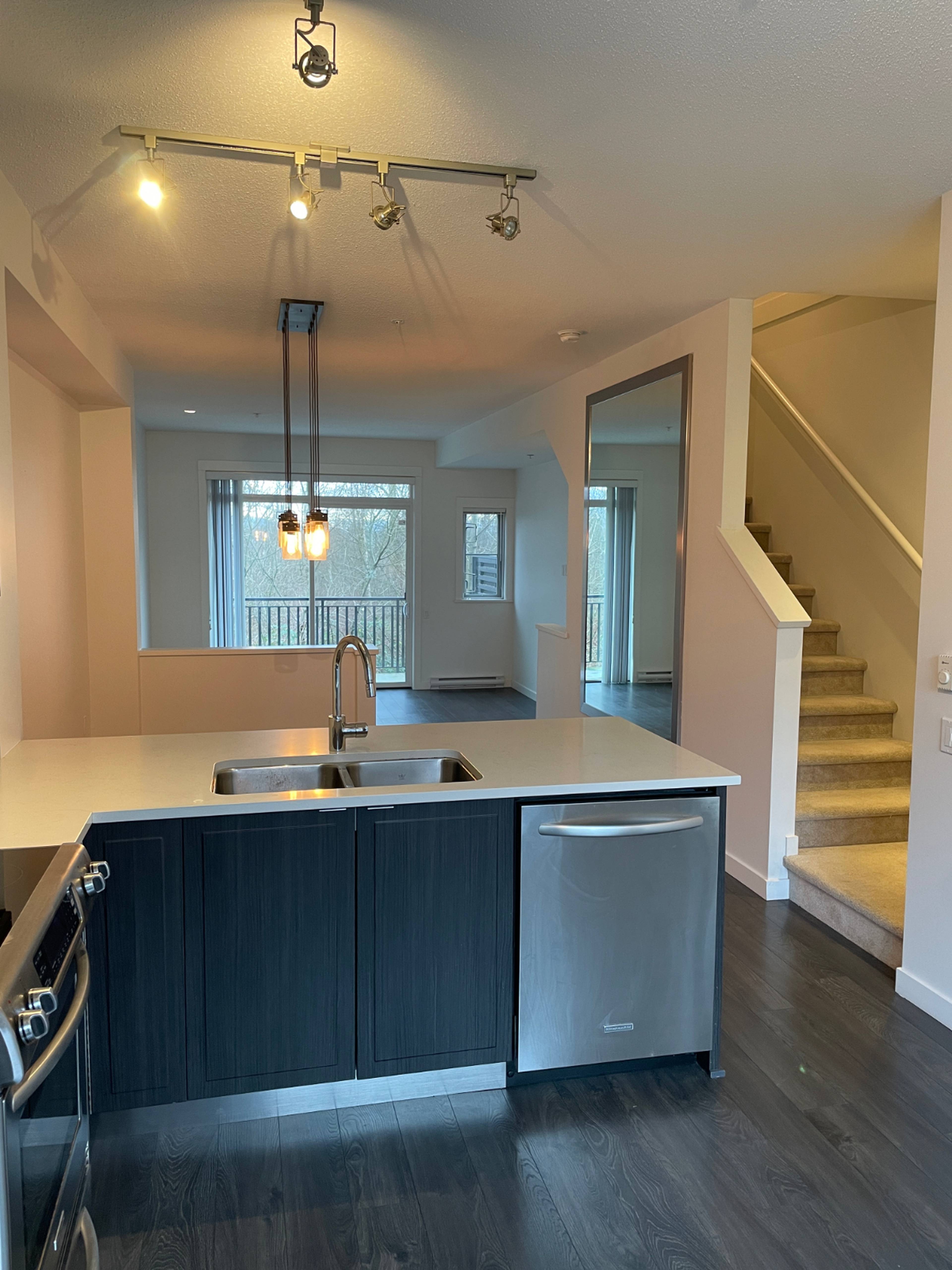 3 ch.  · 3 s. de bains for rent $3,800 / mois