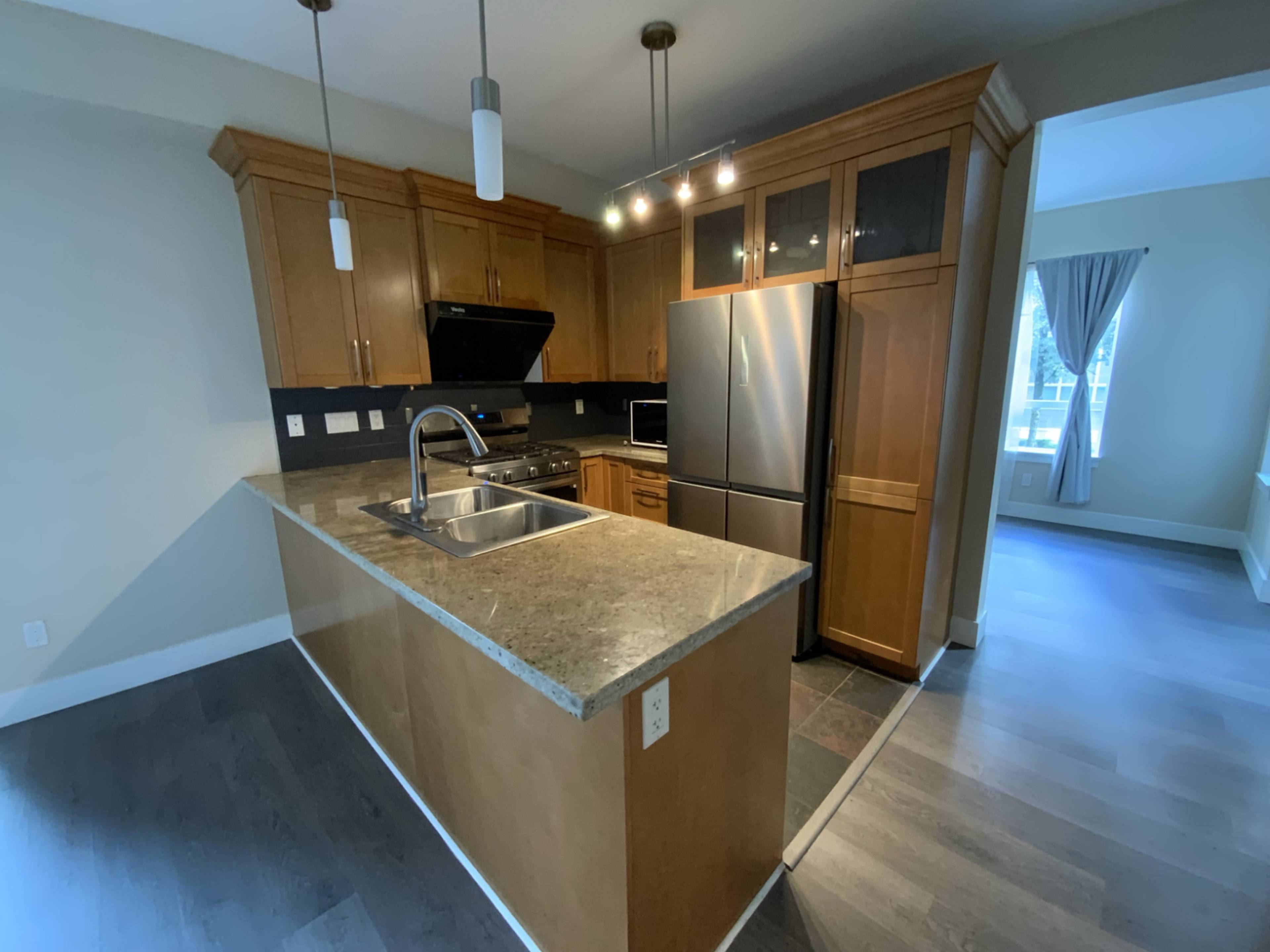 Jensen St, New Westminster, BC 3 室 独立屋 出租 liv.rent