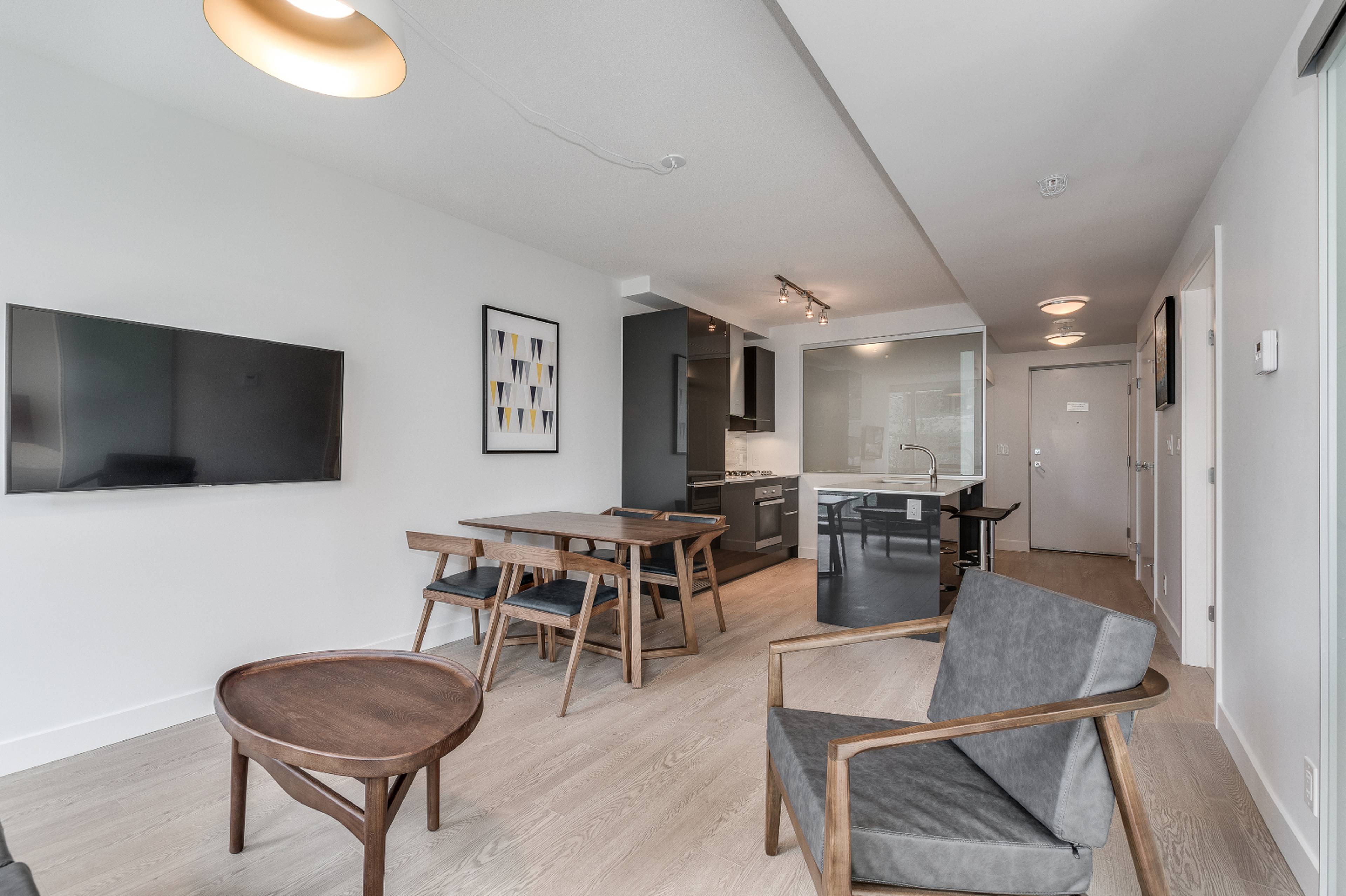 2 ch.  · 1 s. de bains for rent $3,600 / mois
