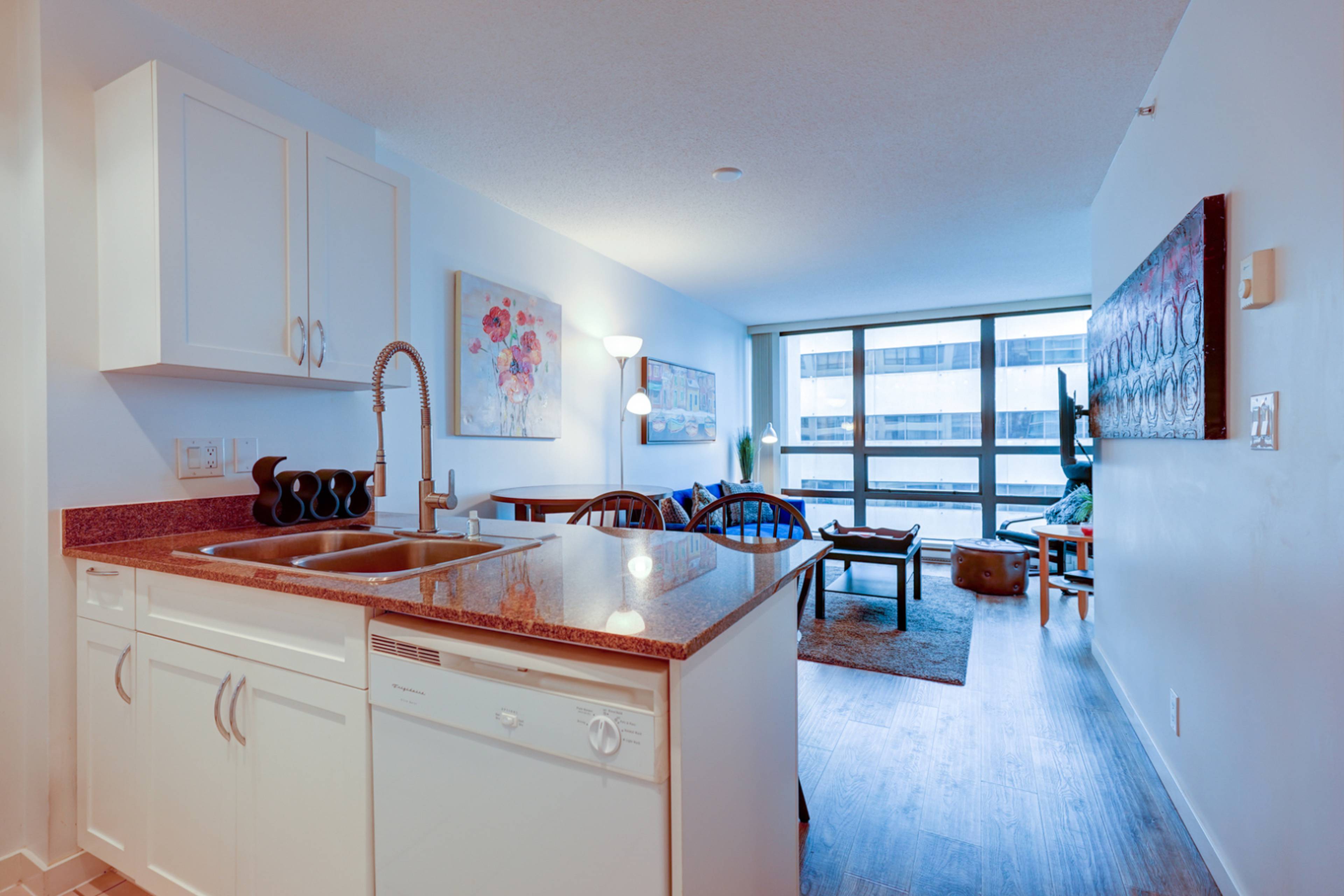 938 Smithe St 6