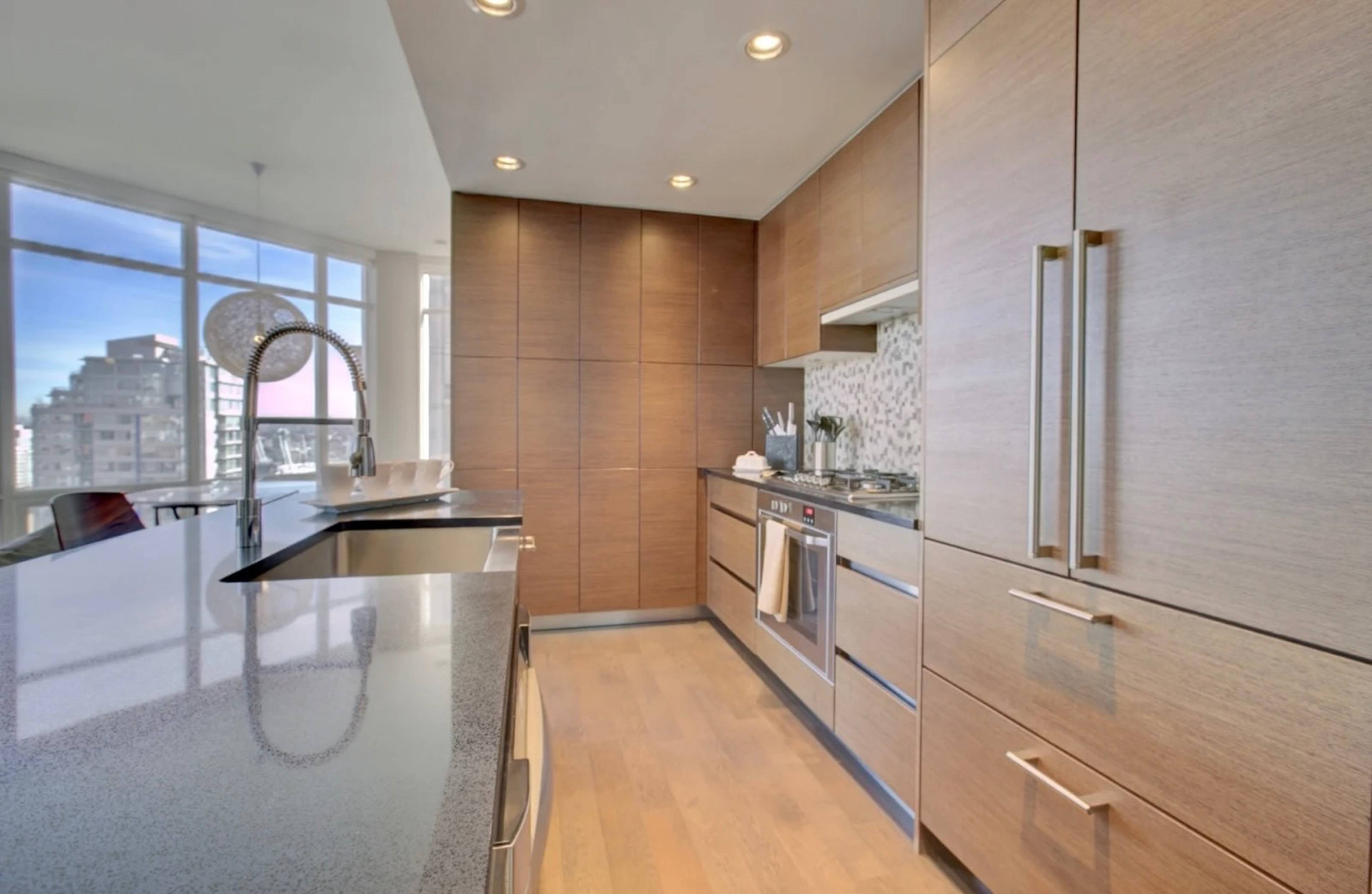 565 Smithe St 8