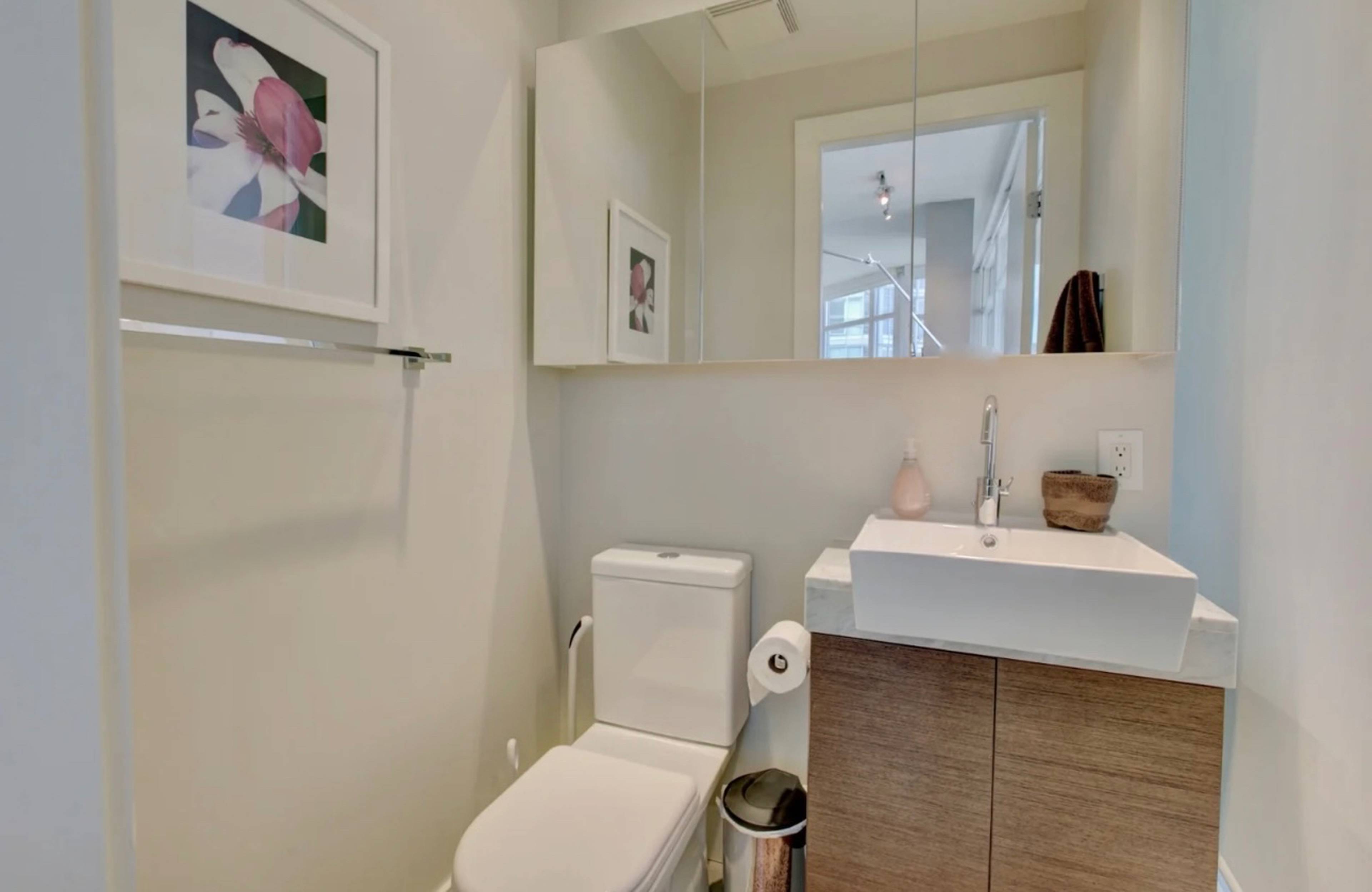 565 Smithe St 11