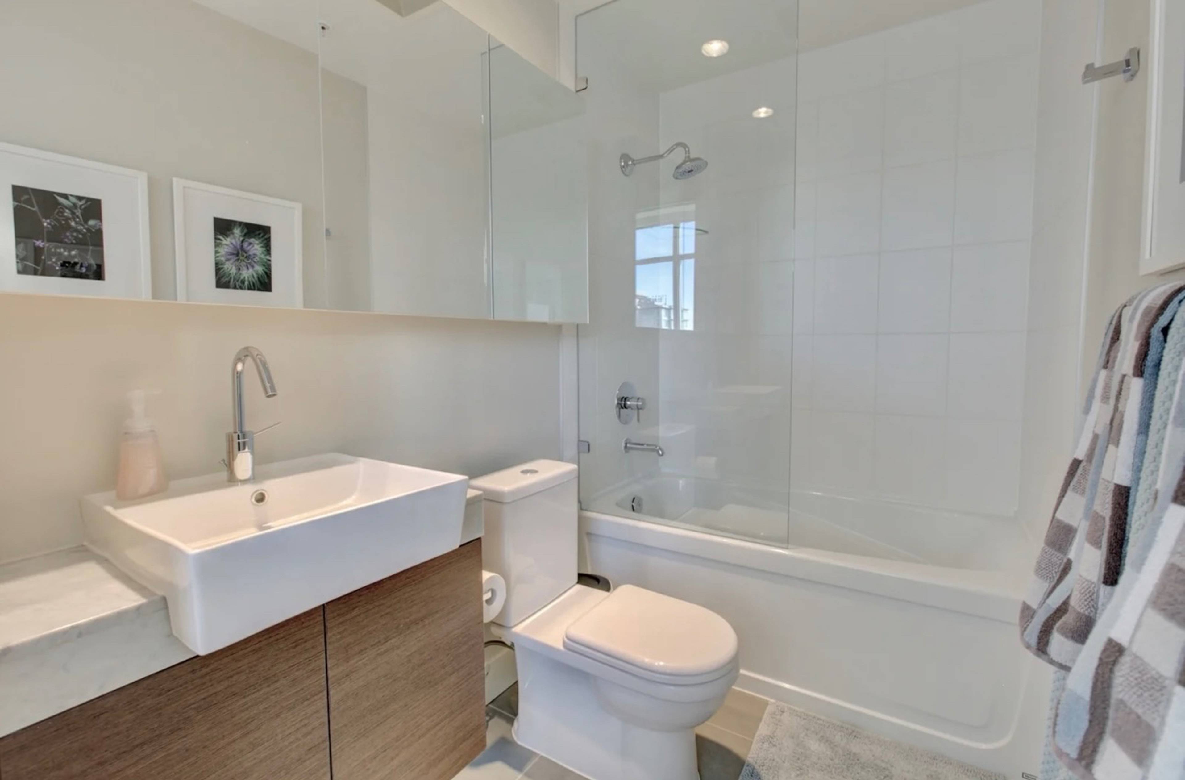 565 Smithe St 12