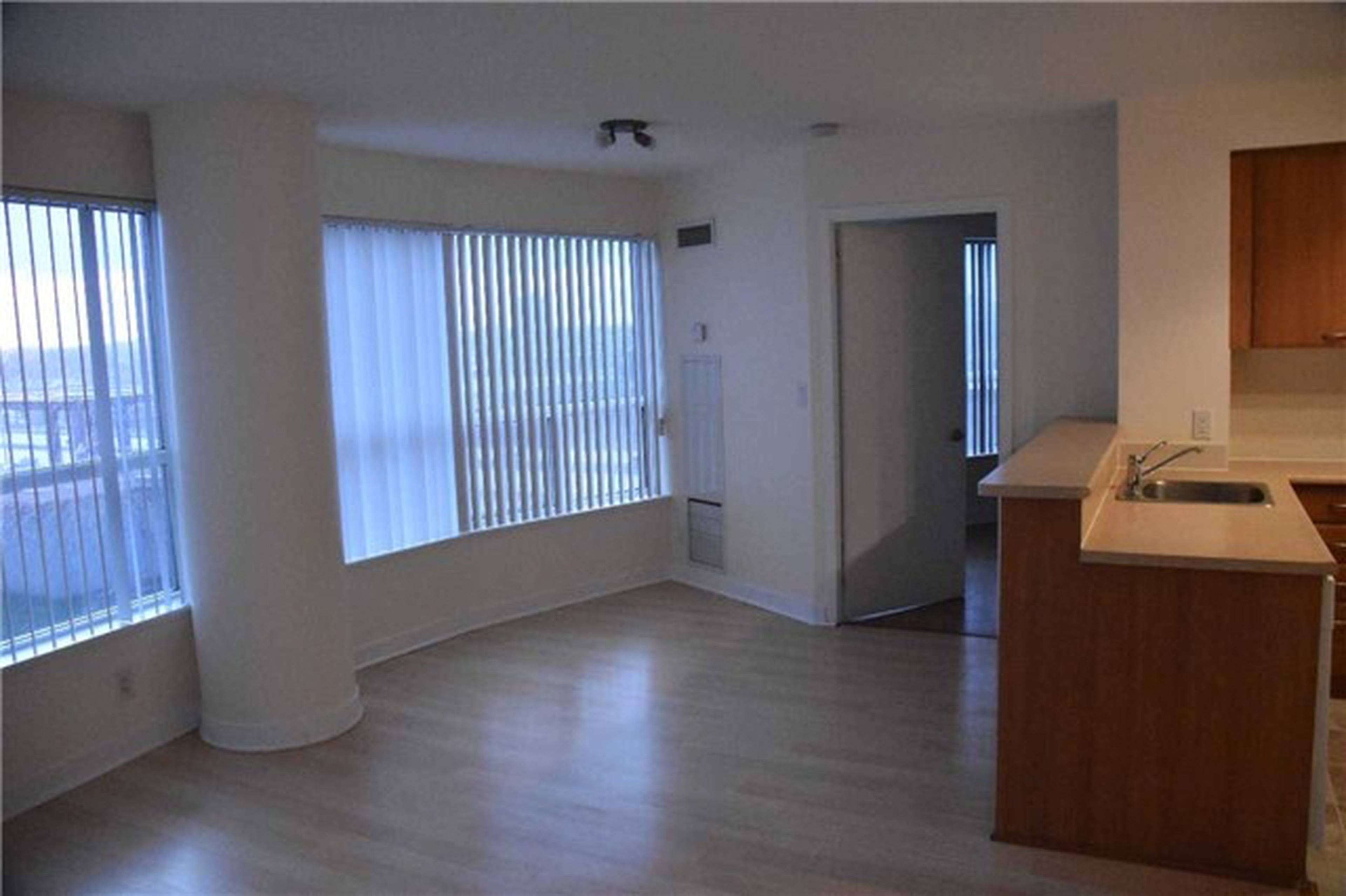 36 Lee Centre Dr