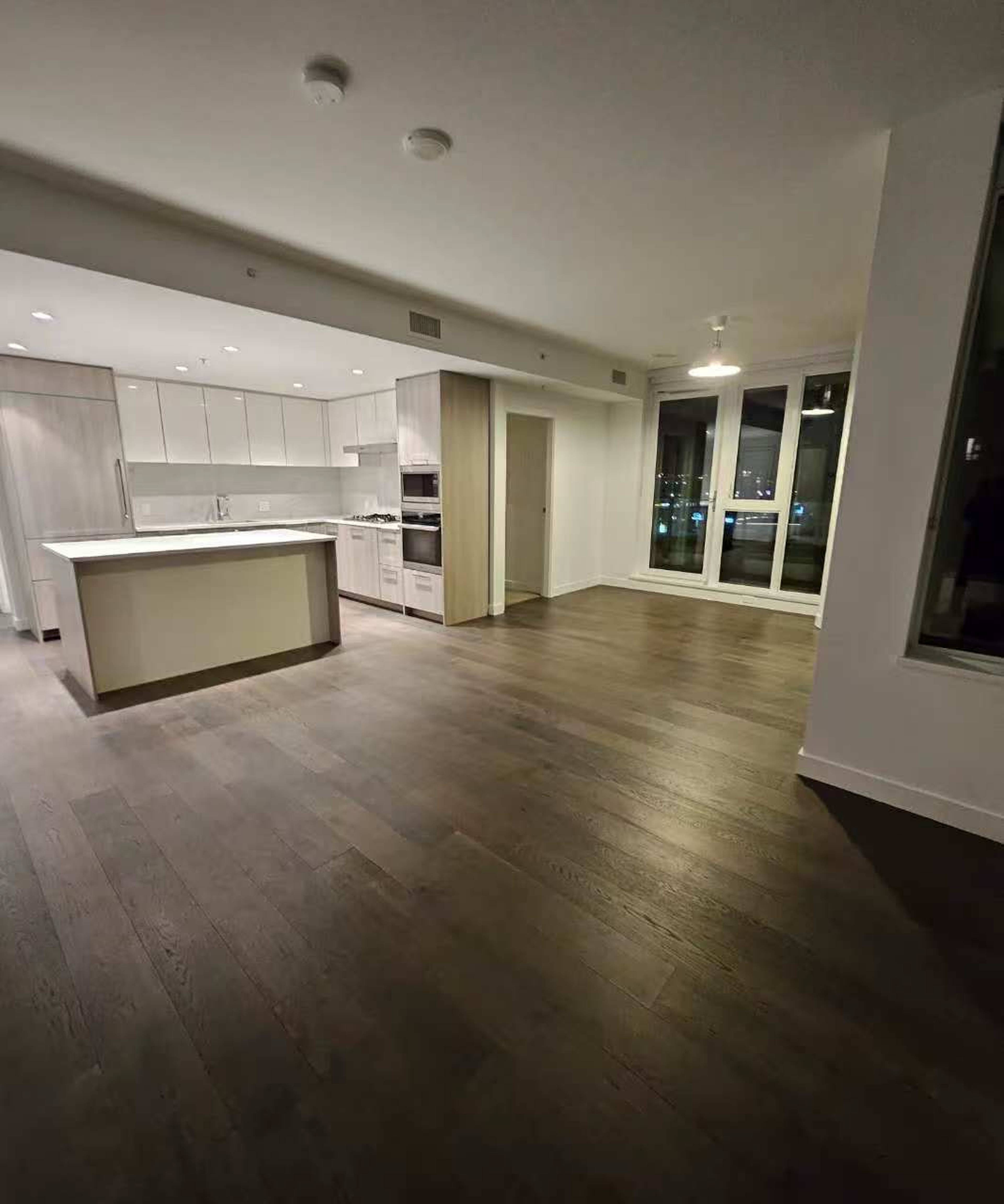 2 ch.  · 2 s. de bains for rent $3,000 / mois
