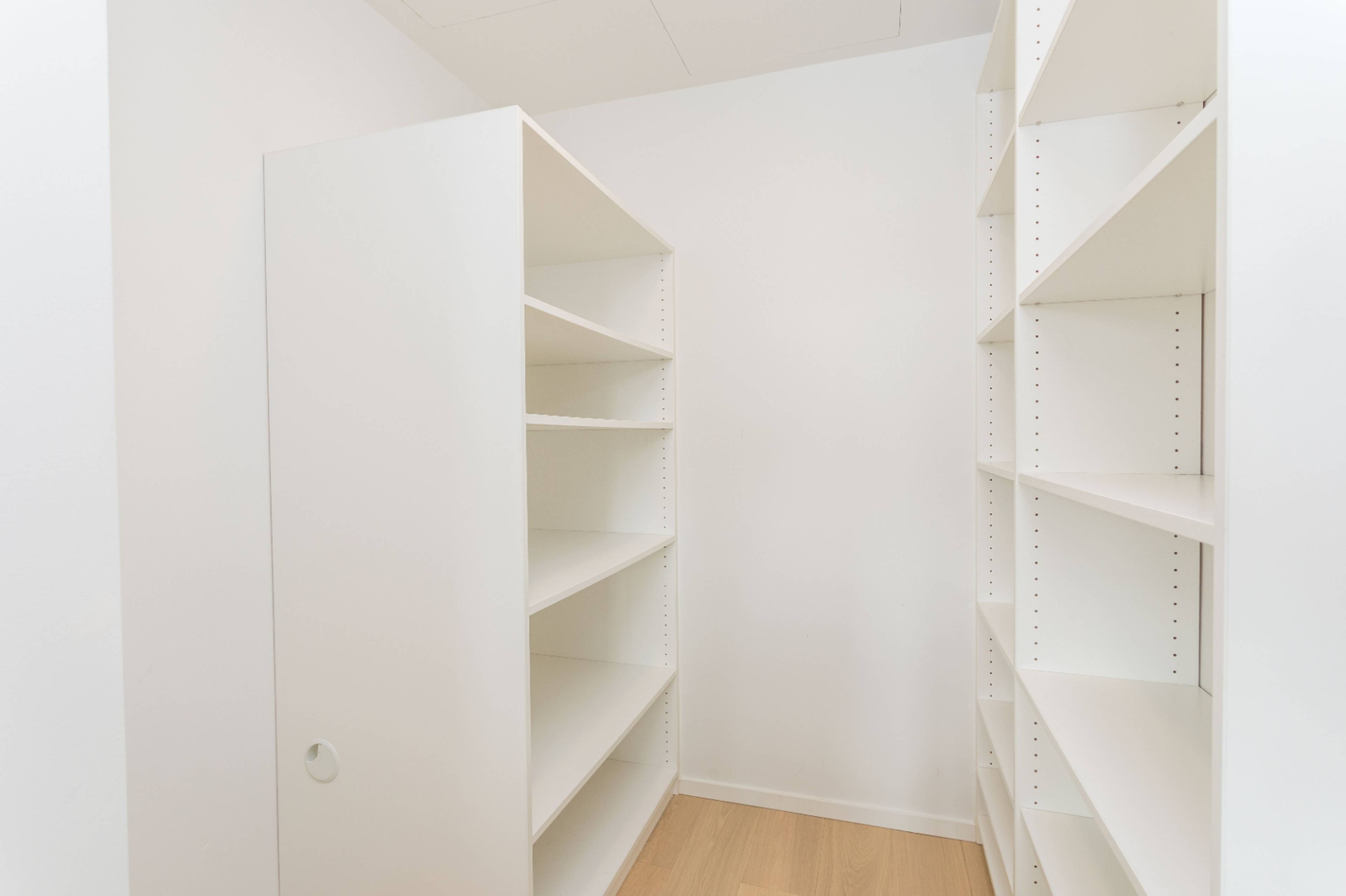 889 Pacific St 16
