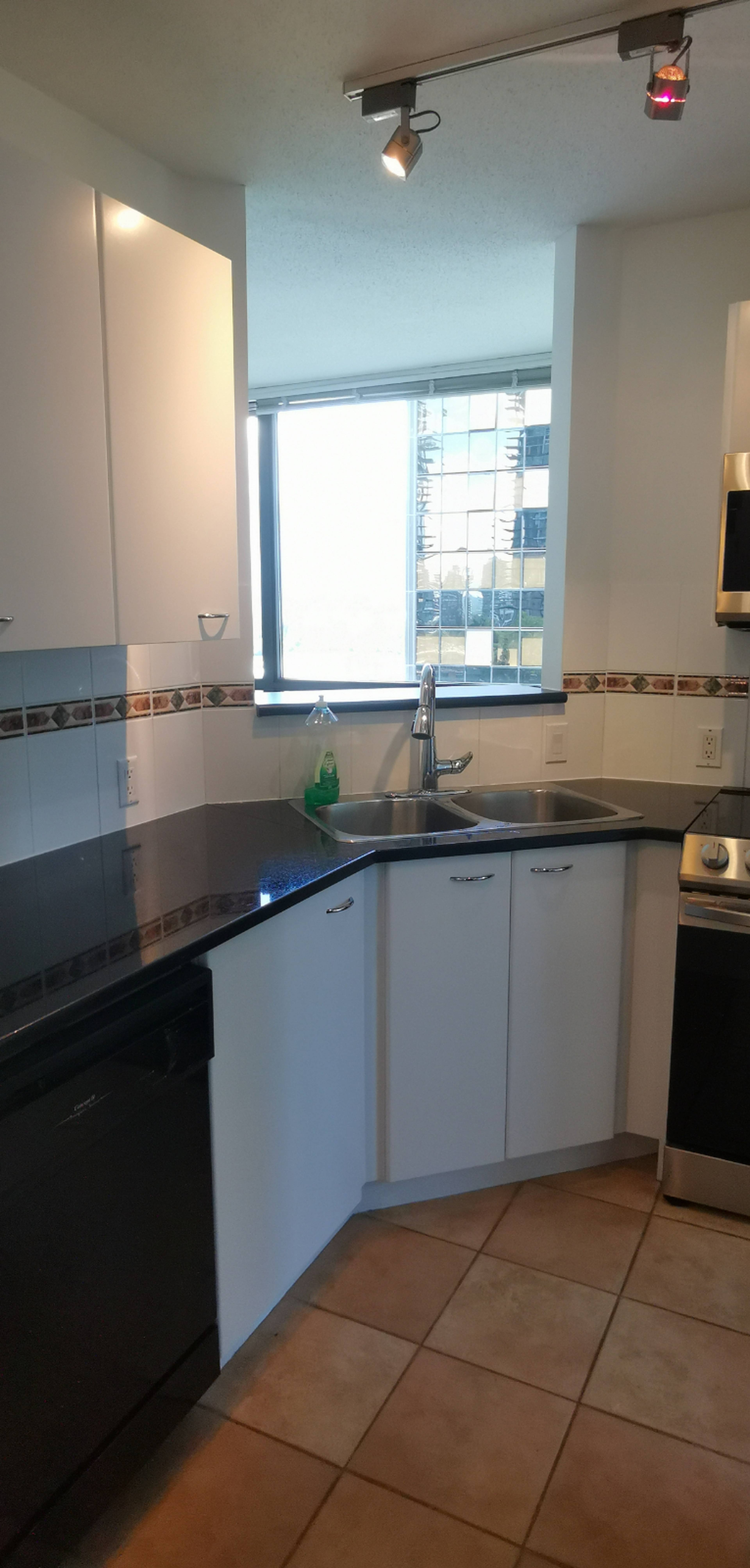1367 Alberni St 5