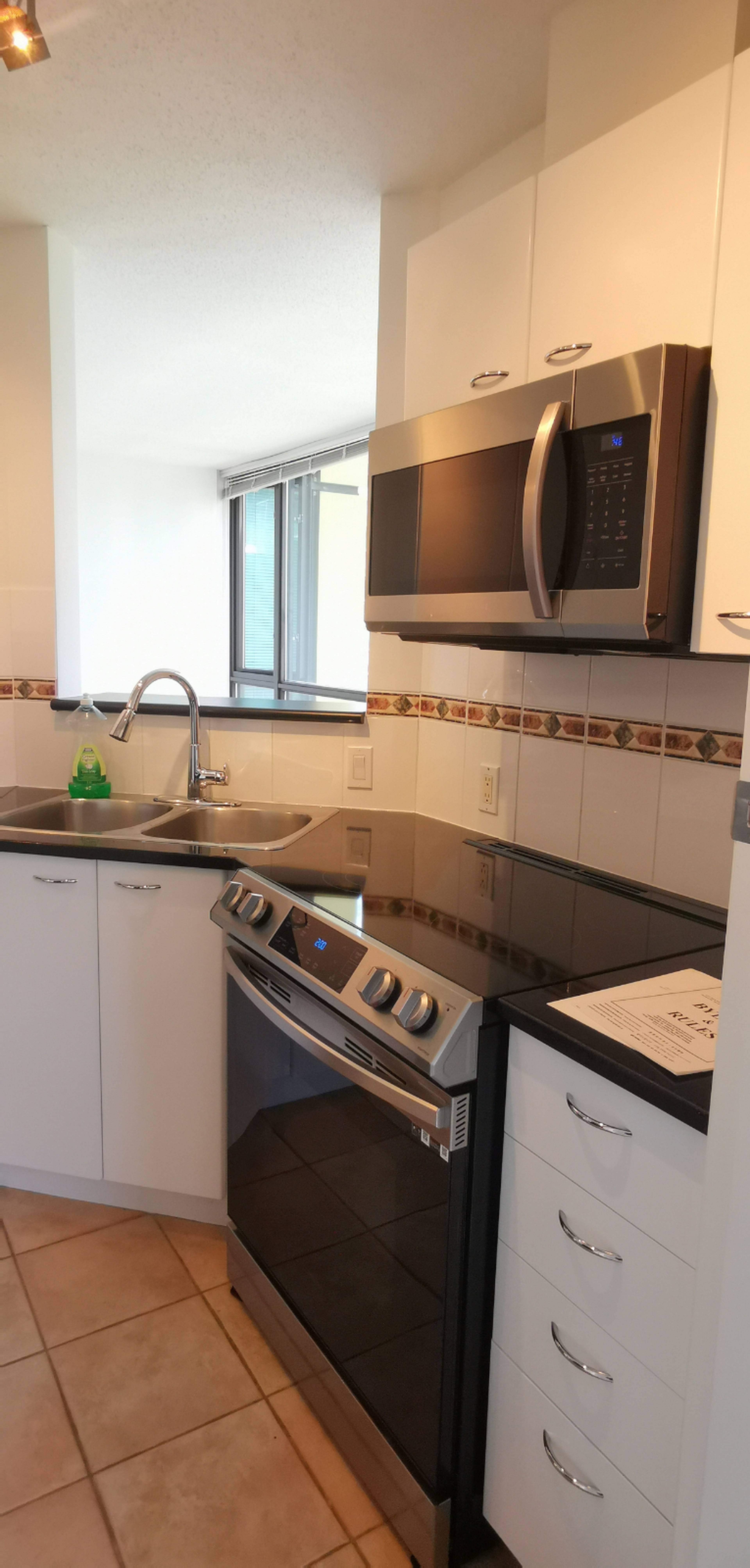 1367 Alberni St 6