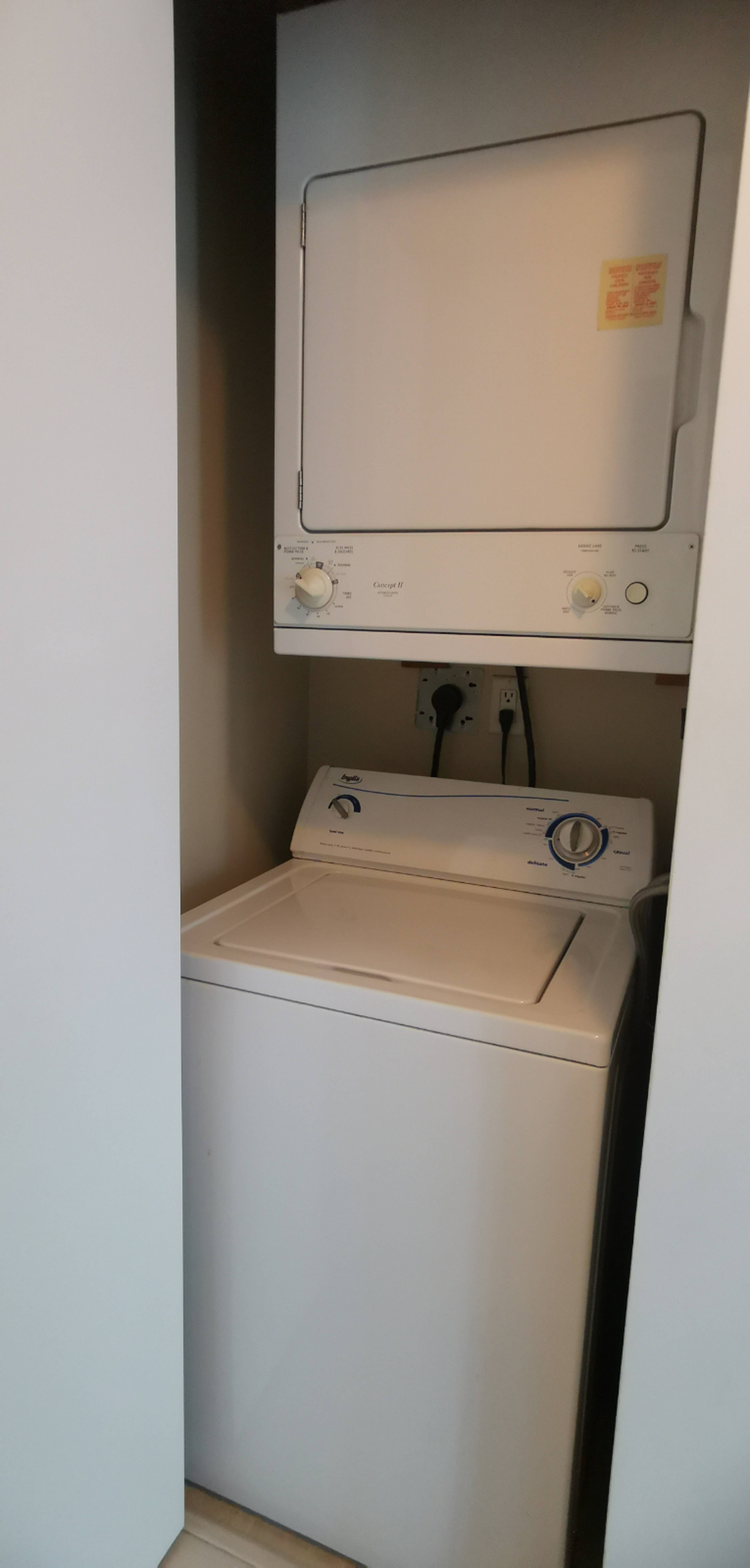 1367 Alberni St 13