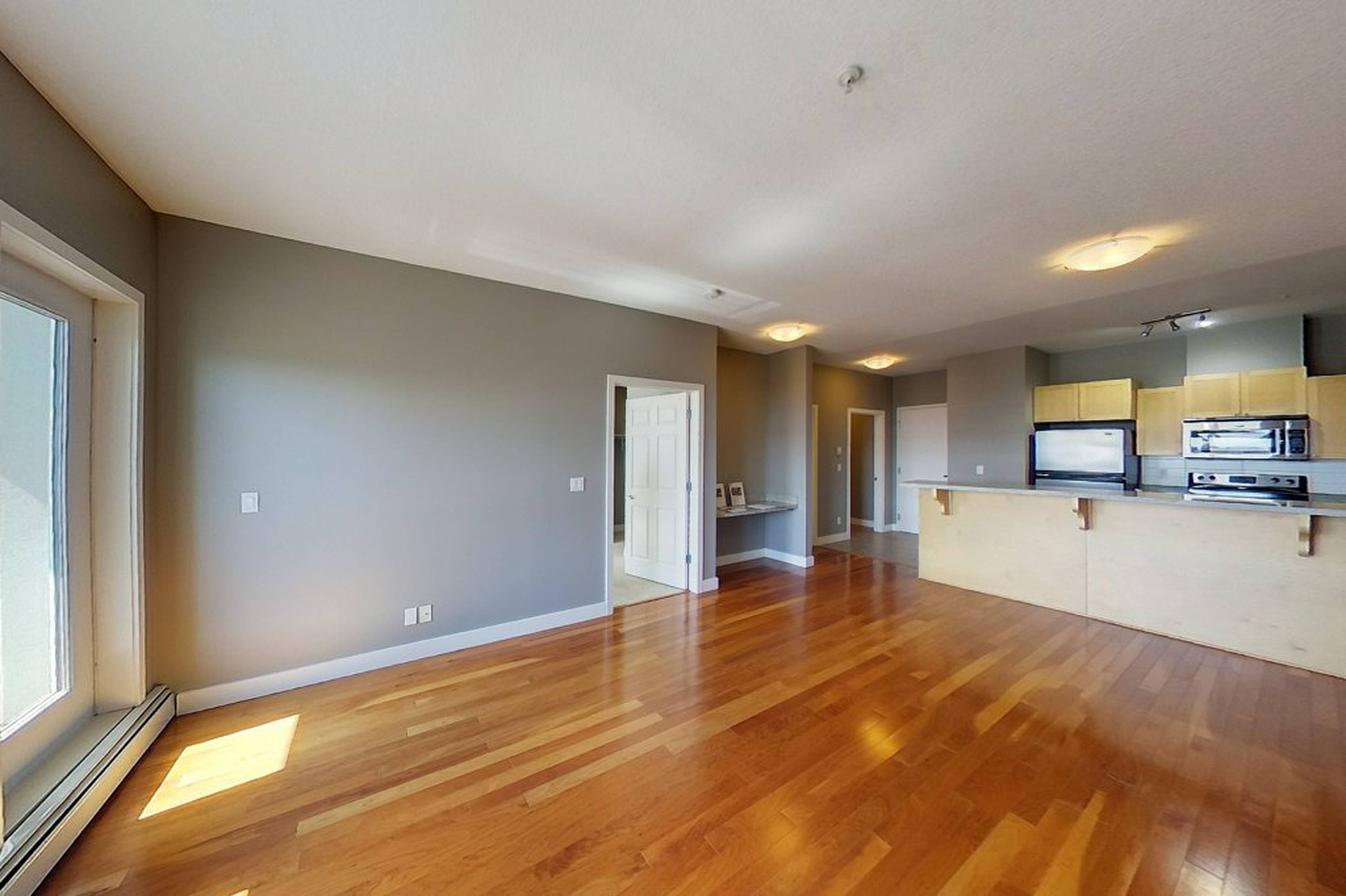 1 室  · 1 卫 for rent $1,300 / 月