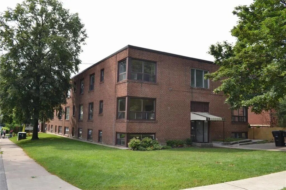 Albert Apartments Etobicoke, ON 26 Albert Ave liv.rent