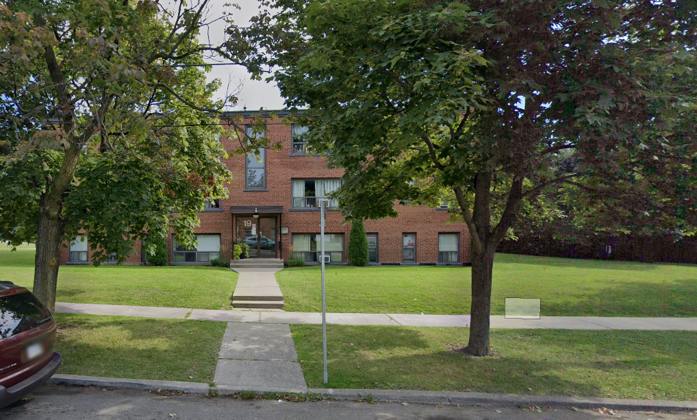 Engelhart Apartments Toronto, ON 1923 Engelhart Cres. liv.rent
