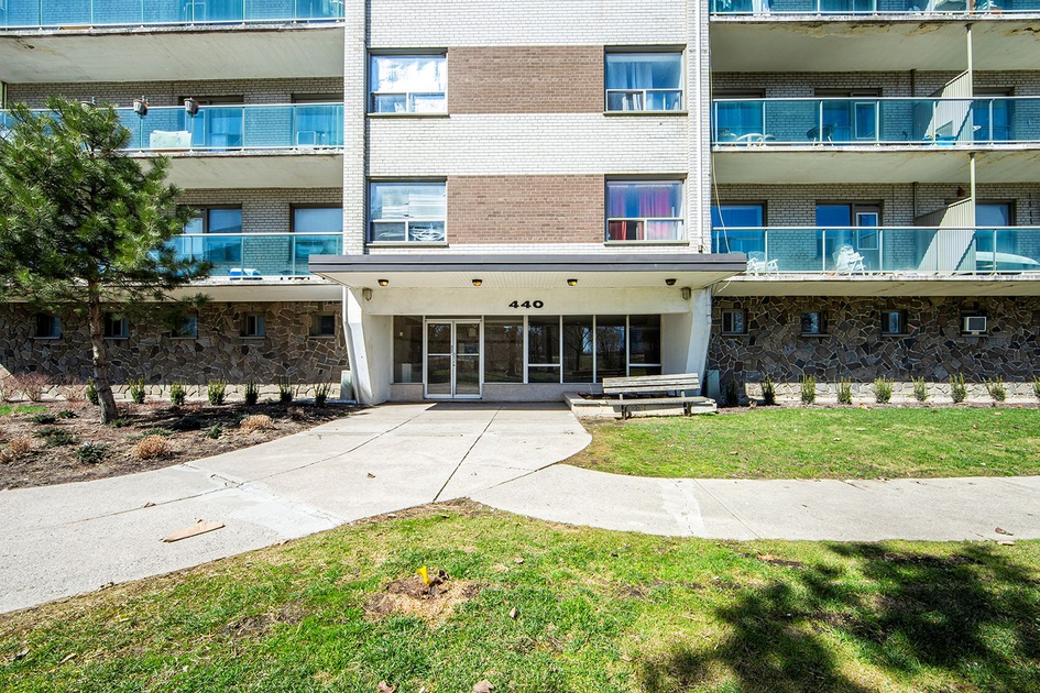 The Rathburn 440 Rathburn Rd Apartments for Rent Etobicoke liv.rent