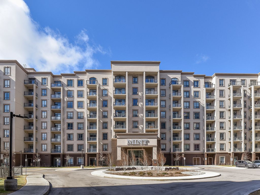 Mint Condos 2490 Old Bronte Rd Apartments for Rent Oakville liv.rent