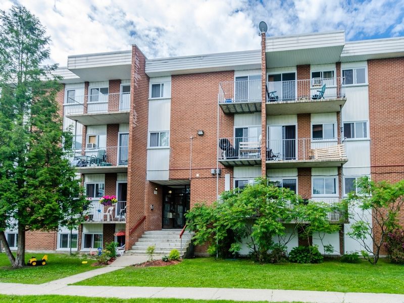 Loretteville 111 Boulevard JohnnyParent Apartments for Rent Québec