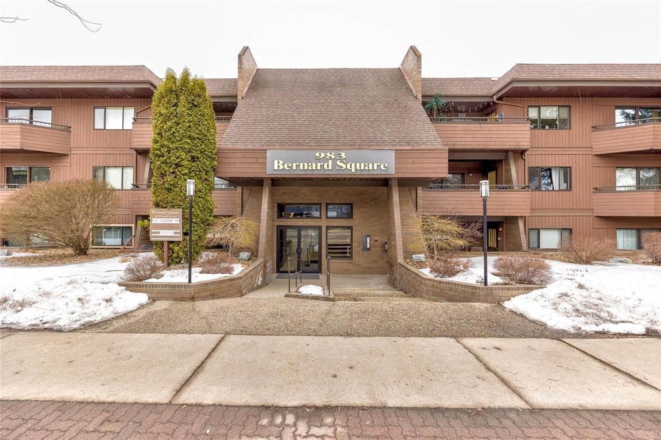 Bernard Ave Kelowna, BC 983 Bernard Square liv.rent