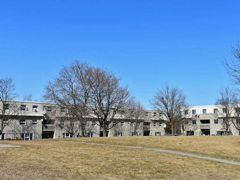 Elder Gardens 7555 Goreway Dr Apartments for Rent Mississauga liv.rent