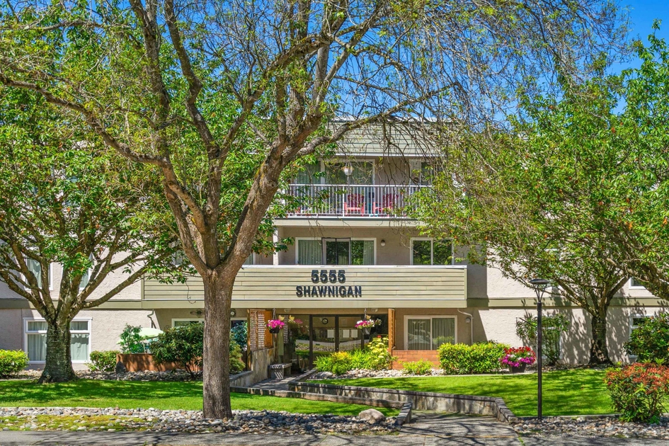 Shawnigan Tsawwassen, BC 5555 14 Ave liv.rent