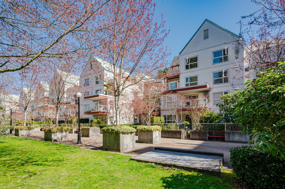 Balmoral Court 9838 Whalley Blvd Apartments for Rent Surrey liv.rent