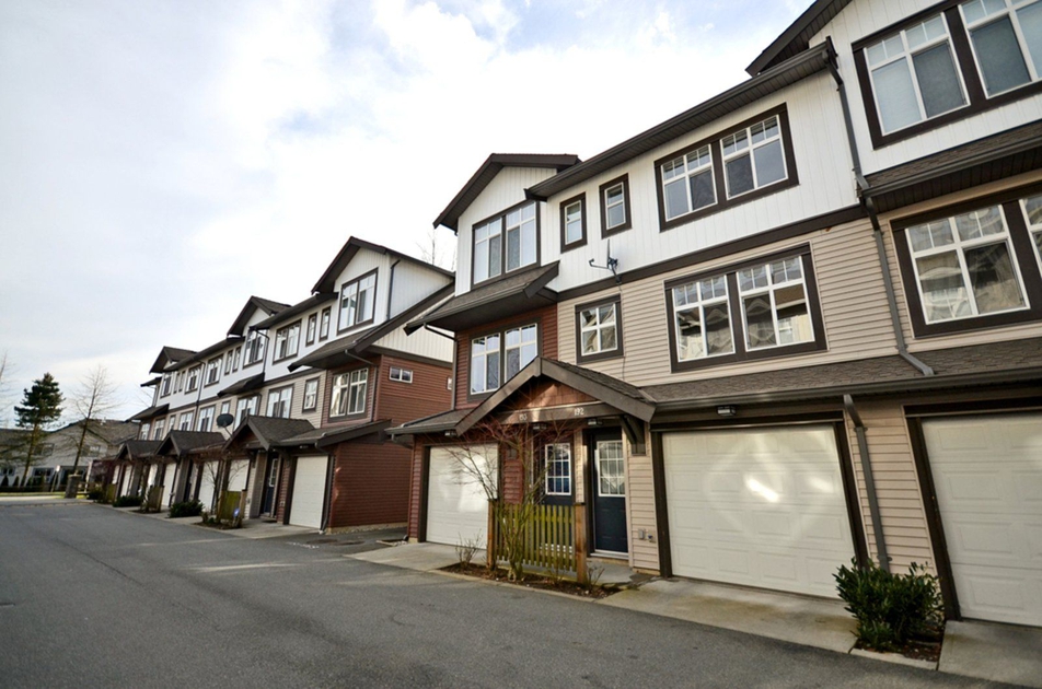 Veranda Surrey, BC 16233 23A Ave liv.rent