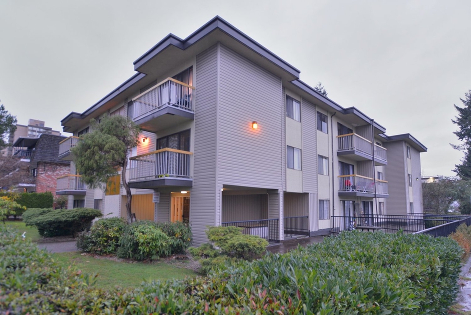 Crown Apartments 5135 Newton St Apartments for Rent Burnaby liv.rent