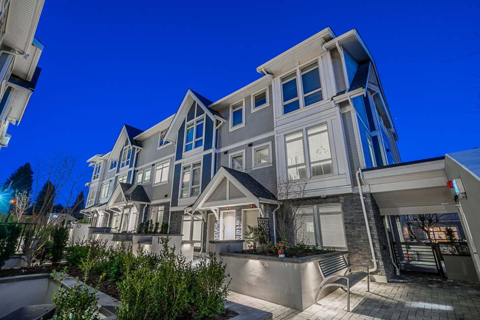 Queens Landing Apartments for Rent - 115 Queens W Rd, North Vancouver