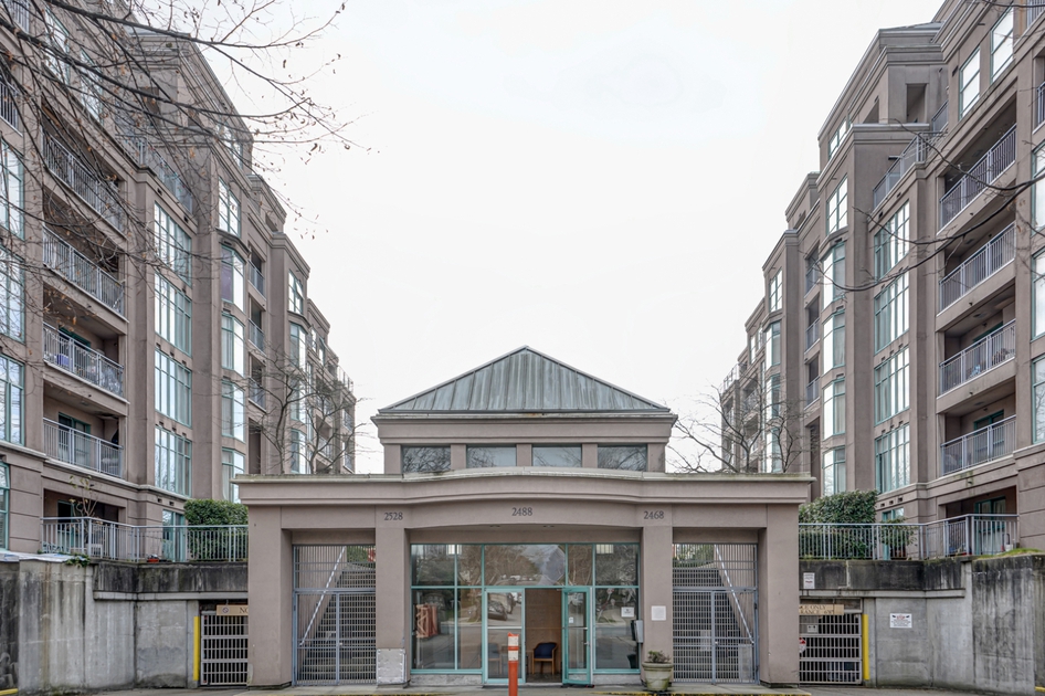 300 2528 E Broadway, Vancouver, BC 2 Bedroom Apartment for Rent