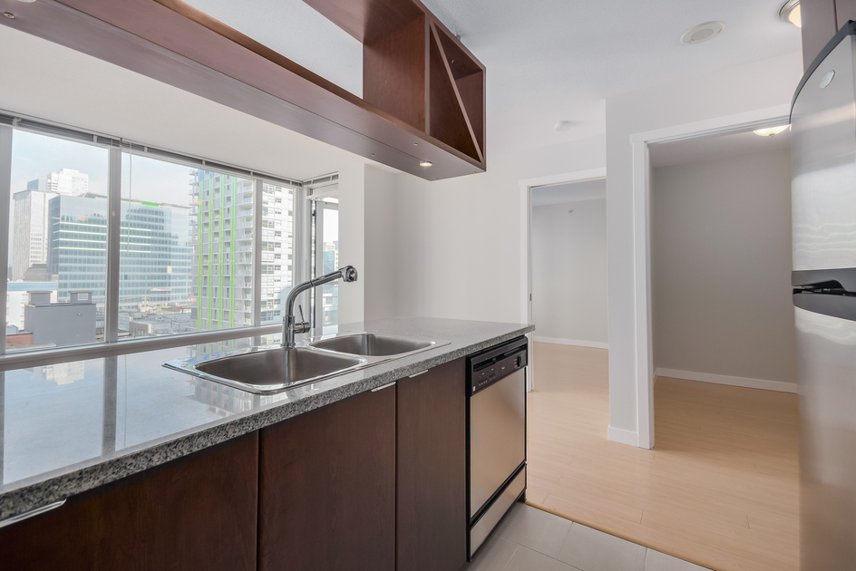 1001 Richards St, Vancouver, BC 1 Bedroom Apartment for Rent liv.rent