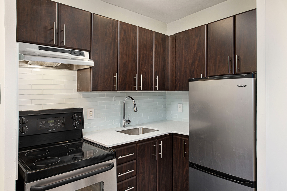 150 Dowling Ave, Toronto, ON Studio Apartment for Rent liv.rent