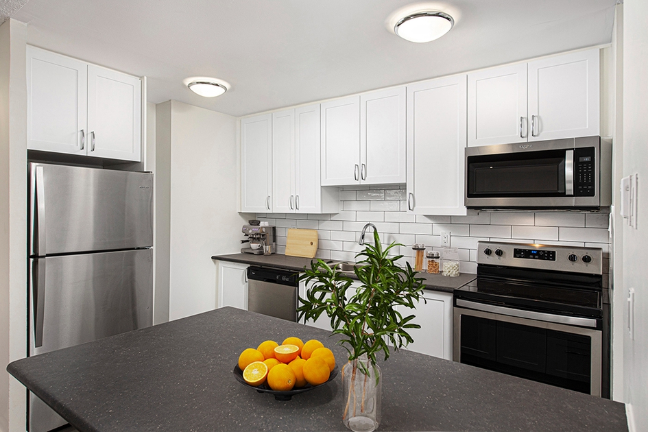 7280 Darcel Ave, Mississauga, ON 3 Bedroom Apartment for Rent liv.rent