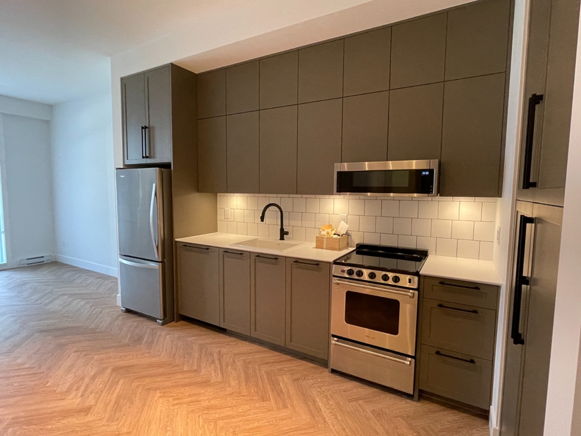 109 13933 105 Blvd, Surrey, BC 1 Bedroom Apartment for Rent liv.rent