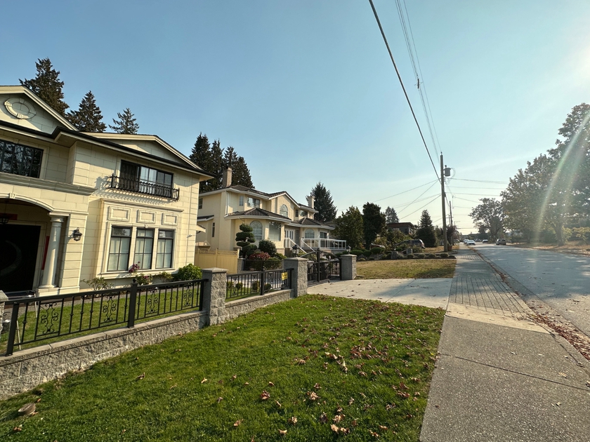 Selma Ave, Burnaby, BC 2 Bedroom Room for Rent liv.rent