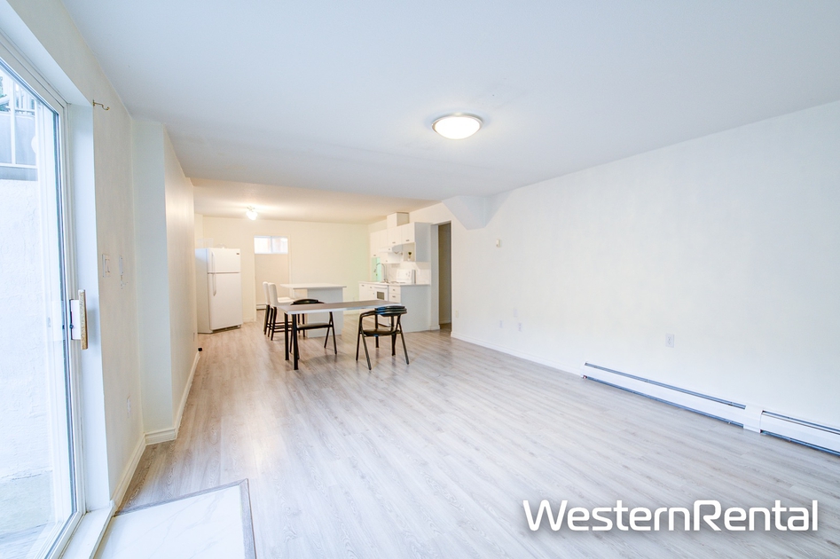 Bsmt 11028 162A St, Surrey, BC 2 Bedroom Room for Rent liv.rent