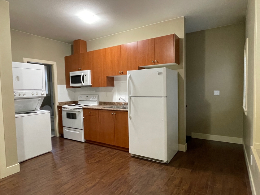 196 St, Surrey, BC 1 Bedroom Room for Rent liv.rent