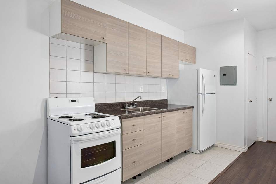 2757 Kipling Ave, Etobicoke, ON Studio Apartment for Rent liv.rent