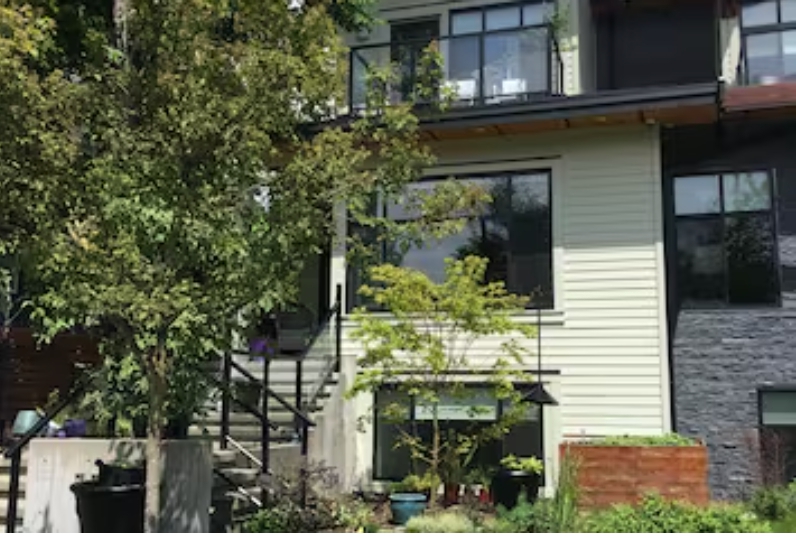 358 11th St E, North Vancouver, BC 2 Bedroom Apartment for Rent liv.rent