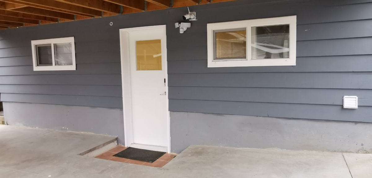 3bdrm suite 8258 12th Ave, Burnaby, BC 3 Bedroom Room for Rent