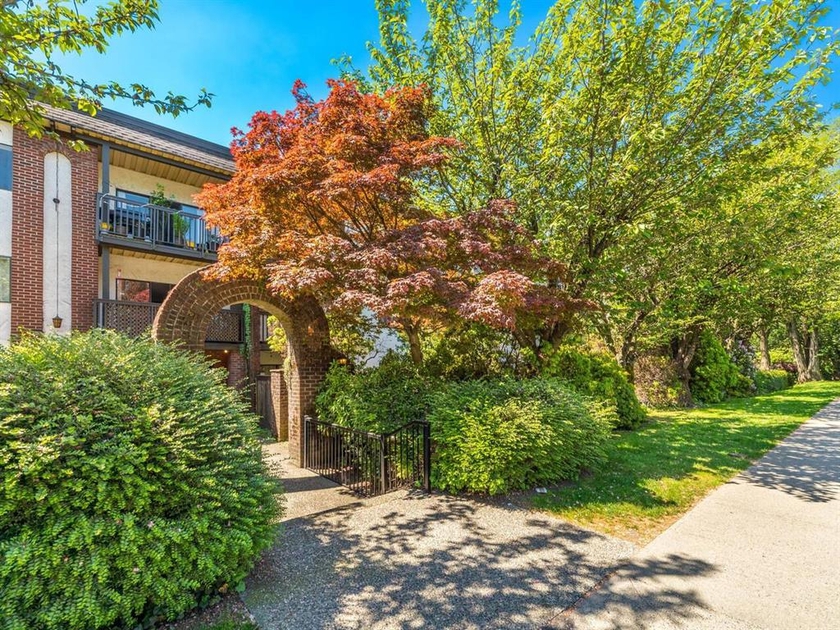 210 211 3rd Street W, North Vancouver, BC 1 Bedroom Apartment for